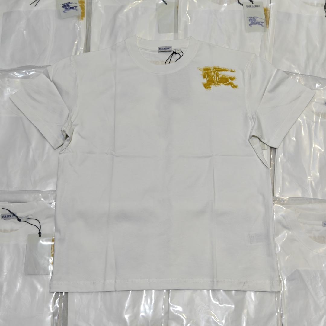 BURBERRY BBR camiseta de manga corta con caballo de guerra pintado con spray