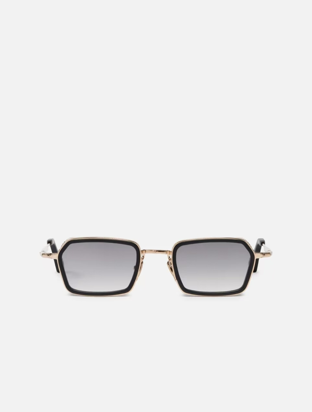 John Dalia马丁框架呈现了柔软正方形轮廓和结构化镀金元素的完美融合，提供了一个复杂的平衡，优雅与