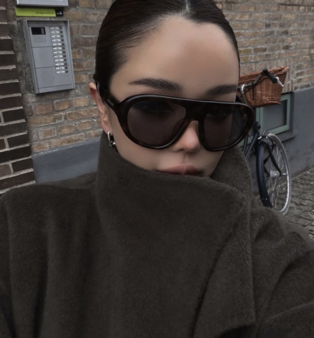 Prada Sunglasses SPR