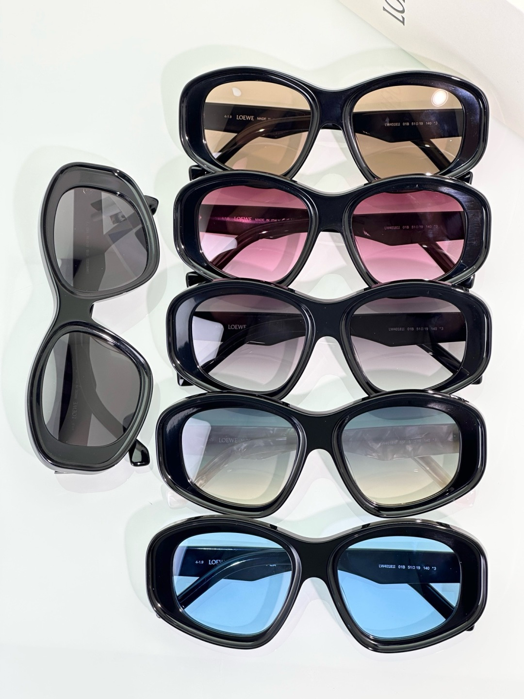Loewe Sunglasses LW40181I
