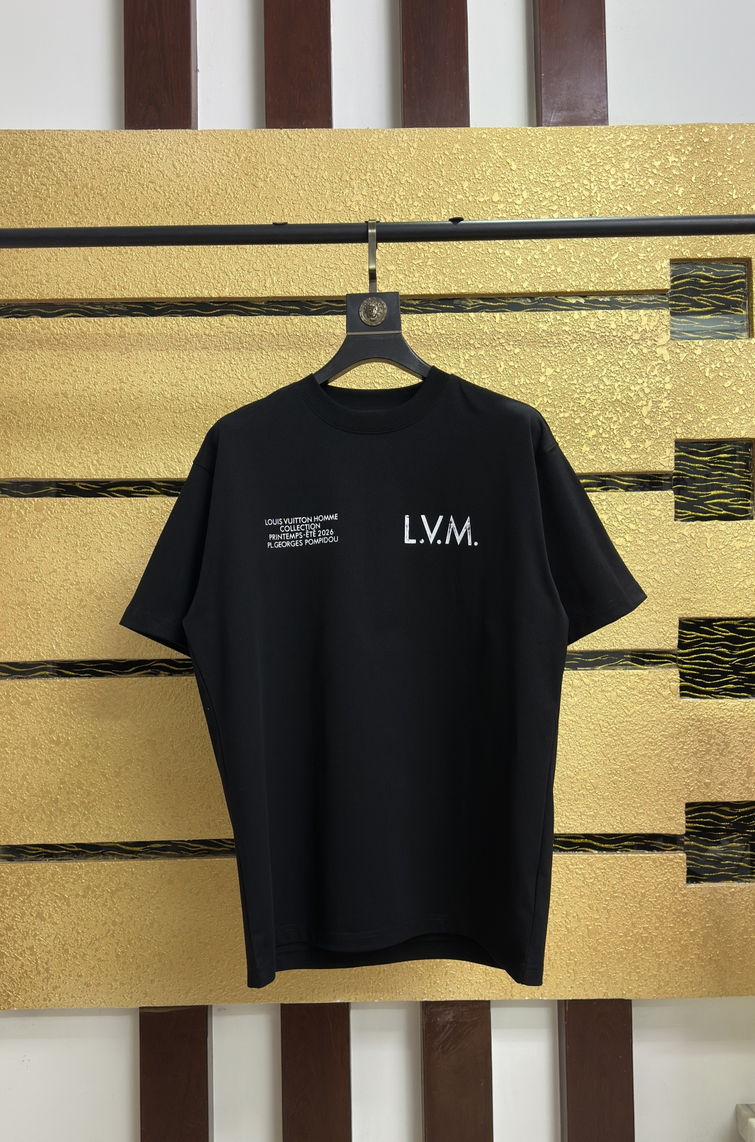 P90 Estricto control de calidad, detalles del proceso (diferentes monedas) Estilo: Camiseta de manga corta Louis L.V Te…