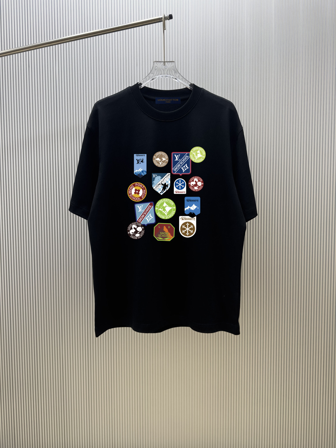 P70 (Control de calidad estricto) Estilo: Camiseta de manga corta Louis L.v. Tela: 300g de doble hilo 100% algodón. Rib…
