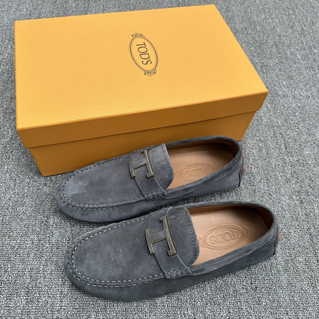 NO:278775,Tod's top quality new men's bean shoes!  Elegant and luxurious, imported original cowhide, splicing and sewing craftsmanship, soft and comfortable, loafers are elegant and atmospheric, thickened and heavy-duty, high-quality, inner calfskin, thickened bean base material, wear-resistant, extremely comfortable to wear, not only for formal occasions, but also for casual occasions!  Size 39-40-41-42-43-44 (45 customized) Article number 43224853, Tod's,loafers,cowhide19860909Tod's托德斯顶级品质新款男士豆豆鞋！优雅,毫不夸张地奢侈 进口原版牛皮 拼接缝制工艺 柔软舒适 乐福鞋型优雅大气 加厚重工打造 高品质精品 内里小牛皮 加厚豆豆底材质底 经久耐磨 上脚舒适度极高 不仅正式场合里可以穿 休闲场合也可以穿！ 尺码39-40-41-42-43-44（45订做） 货号43224853,,Tod's,loafers,cowhide,Men's shoes