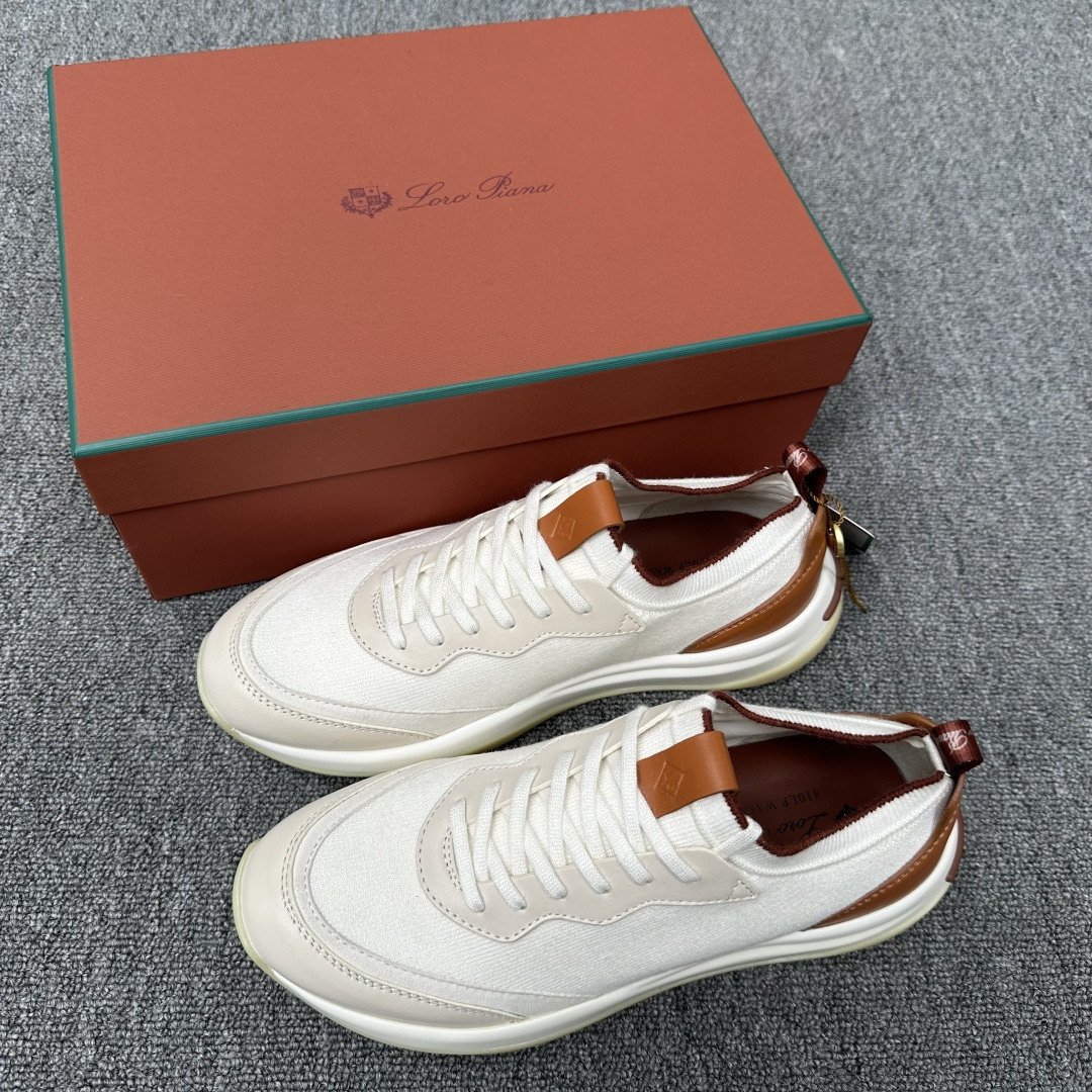 NO:344898,Loro Piana redefines the iconic 360LP from a modern perspective, with a new shape and a wider silhouette design for an extraordinary and comfortable wearing experience. The ultra-light sole creates a charming modern beauty. The Wish wool bead-knit upper is paired with exquisite lining. The toe is soft suede and the heel is embellished with soft leather bag structure. The upper is a classic pull-out structure with additional laces. A comfortable wrap sole is made of light and soft material. It can absorb the pressure caused by walking impact. The sole is a new and elegant design, suitable for daily wear tops or uppers: wool Size39-40-41-42-43-44 (customized for 45), loro piga, loro piga, sneakers19860909Loro Piana 这款运动鞋以现代视角重新定义标志性360LP,采用全新外形和更宽大的廓形设计,营造超凡舒适的穿着体验.超轻鞋底营造迷人的现代美感,Wish羊毛珠地针织鞋面,搭配考究衬里,鞋头设有柔软绒面革,鞋跟点缀柔软皮革袋状结构 鞋面采用经典套穿式结构,配有额外鞋带一舒适包裹双脚鞋底采用轻盈柔软材料制成,可吸收走路冲击带来的压力底面采用全新优雅设计,适合日常穿着上装或鞋面:羊毛 Size39-40-41-42-43-44（45定做）,,loro piana,loro piana,sneakers,Men's shoes