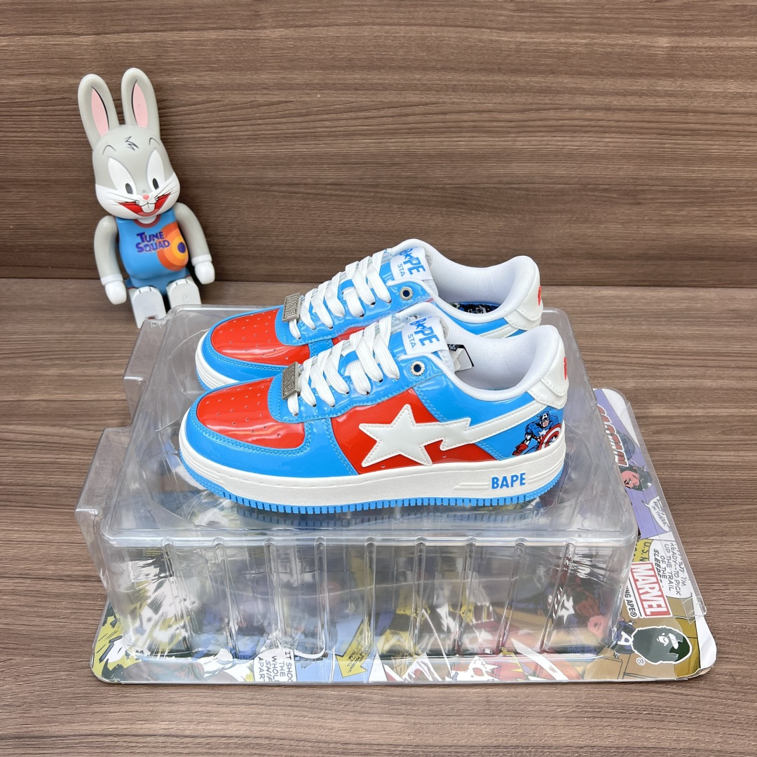 NO:242662,Top version MARVEL/Marvel x A BATHING APE STA patent leather trendy Marvel joint brand Captain America Fashion shoes White blue red men and women!  As a famous trend brand, Bape also has a strong trend and is loved by many trendy people and celebrities. It has had a certain impact on street trend culture. It is not only a sneaker, but also a symbol of trend culture. Packing a full set of Dewu accessories reinforced Dewu box packaging!  Number of sizes: 36 36.5 37.5 38 38.5 40 40.5 41 42 42.5 43 44 44.5 45 46 (positive size), casual shoes/sports shoes, sneakers19860909顶级版本MARVEL/漫威 x A BATHING APE STA 漆皮 潮流漫威联名 美国队长 时尚板鞋 白蓝红男女同款！ Bape 作为著名的潮流品牌,BAPE STA 也带有浓厚的潮流感,受到许多潮流人士和明星的喜爱.对街头潮流文化产生了一定的影响.它不仅是一款运动鞋,更是潮流文化的一种象征. 包装全套得物配件加固得物盒包装！ 码数:36 36.5 37.5 38 38.5 40 40.5 41 42 42.5 43 44 44.5 45 46(正码),休闲鞋/运动鞋,sneakers,Women's Shoes