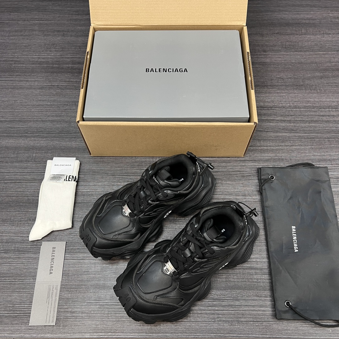 NO:258345,The pure original version of Balenciaga CARGO round-toe lace-up bigfoot. Balenciaga is a pair of shoes created by Balenciaga that are born for wide-leg Cargo. In terms of appearance design, in addition to the 