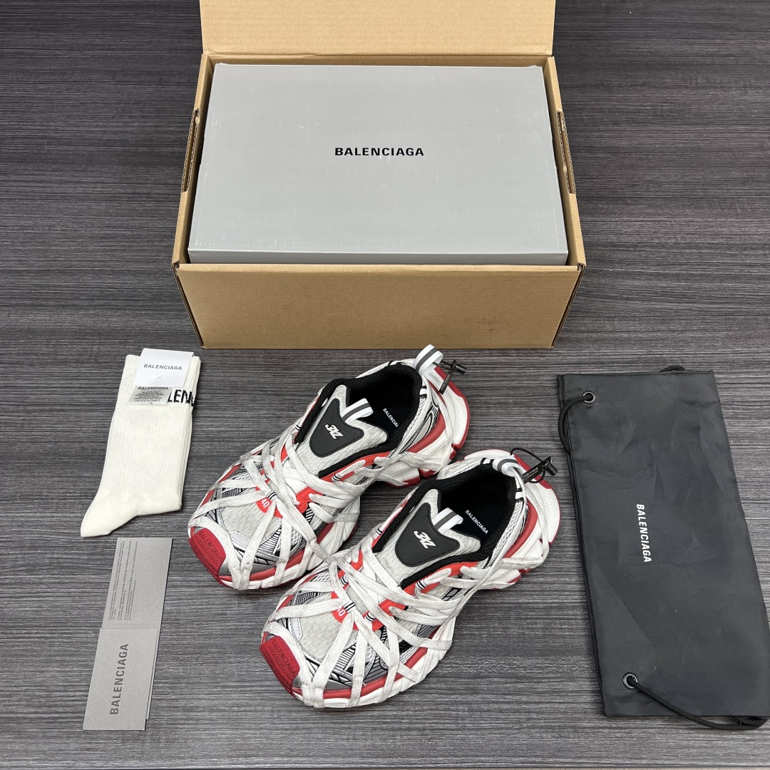 Balenciaga 纯 本Balenciaga Phantom Sneaker 巴黎世家全新做旧十代绑带潮流跑鞋 在延续 Track Trainer 户外轮廓和复杂鞋面结构的同时