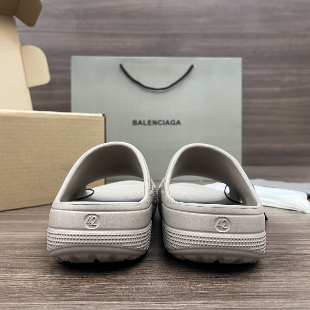 Balenciaga Crocs x Balenciaga巴黎世家 平跟套脚一字拖鞋 男款 卡其
