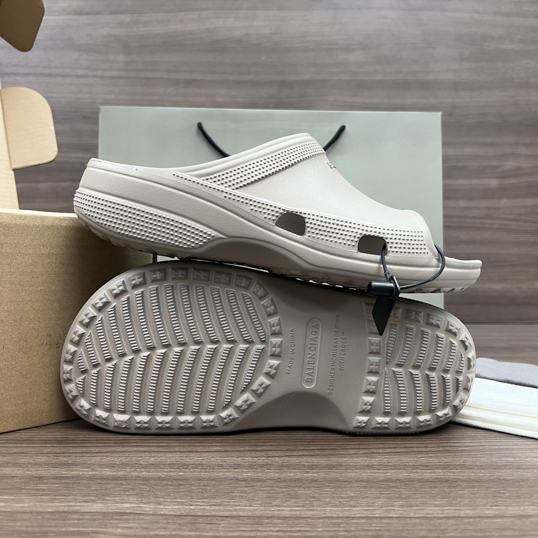 Balenciaga Crocs x Balenciaga巴黎世家 平跟套脚一字拖鞋 男款 卡其