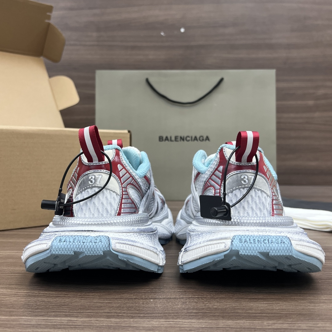 Balenciaga Balenciaga巴黎世家 3XL扣式绑带 圆头系带 低帮 老爹鞋 粉蓝色 在延续 Track Trainer 户外轮廓和复杂鞋面结构的同时