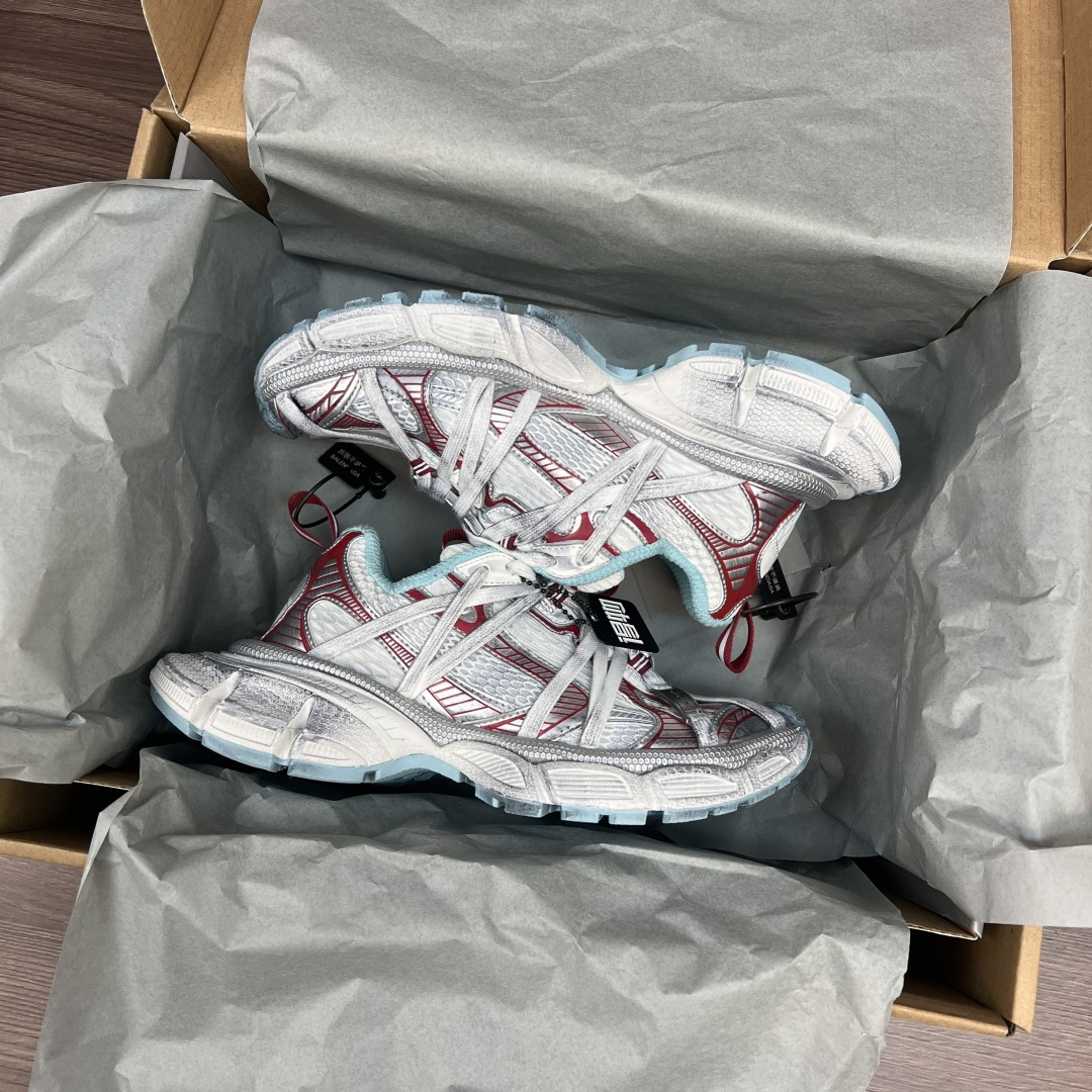 Balenciaga Balenciaga巴黎世家 3XL扣式绑带 圆头系带 低帮 老爹鞋 粉蓝色 在延续 Track Trainer 户外轮廓和复杂鞋面结构的同时