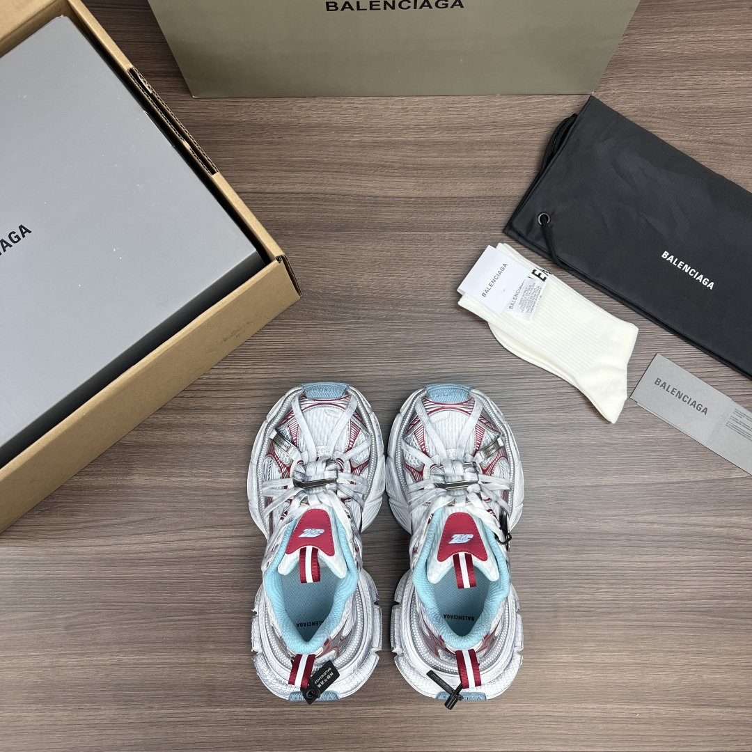 Balenciaga Balenciaga巴黎世家 3XL扣式绑带 圆头系带 低帮 老爹鞋 粉蓝色 在延续 Track Trainer 户外轮廓和复杂鞋面结构的同时