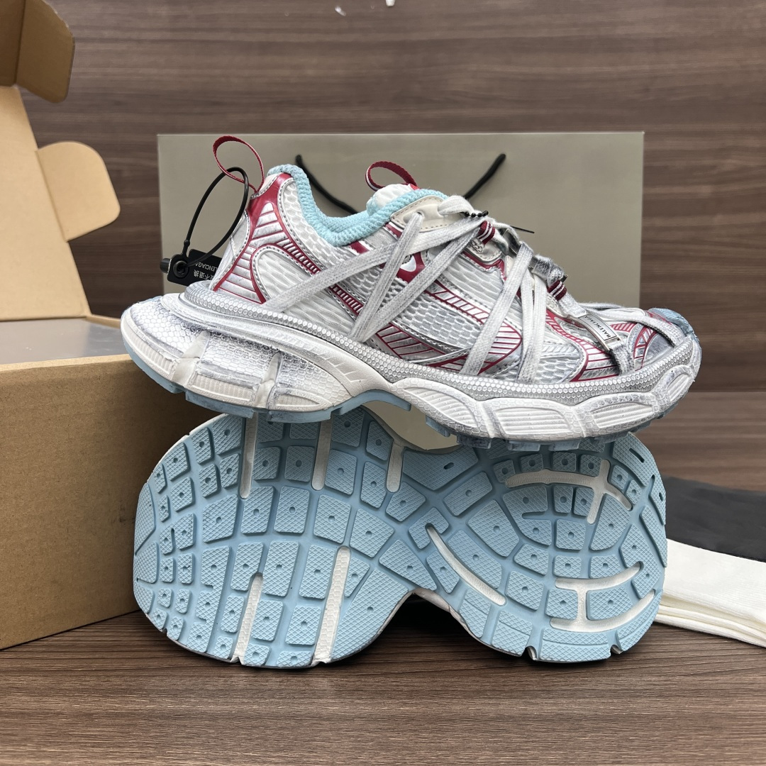 Balenciaga Balenciaga巴黎世家 3XL扣式绑带 圆头系带 低帮 老爹鞋 粉蓝色 在延续 Track Trainer 户外轮廓和复杂鞋面结构的同时