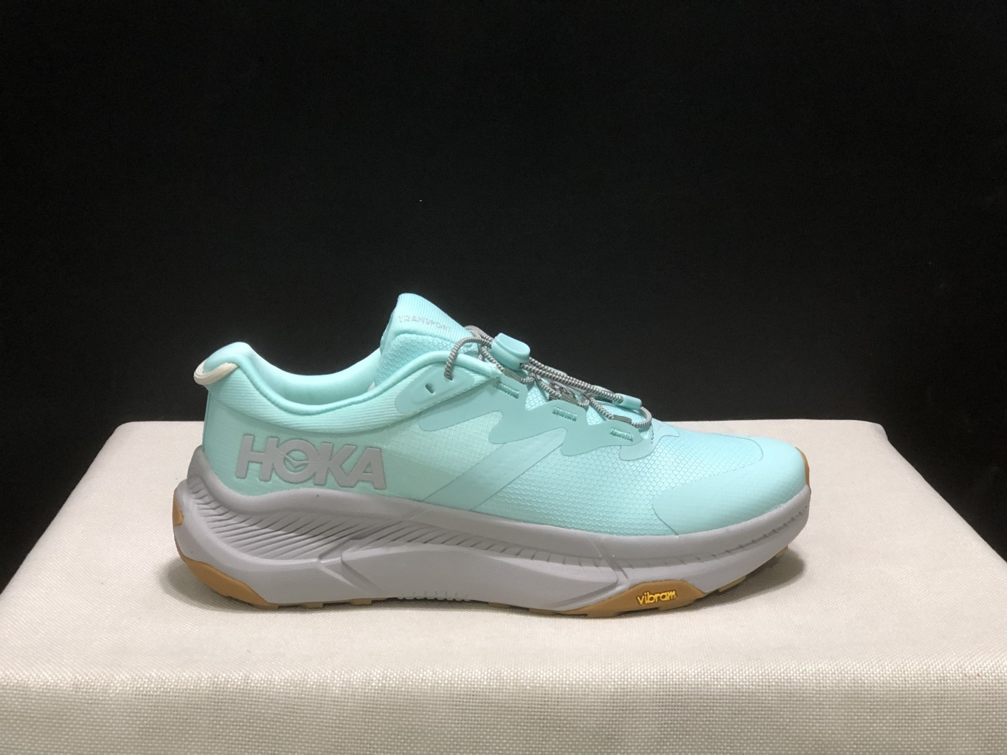 NO:408584,Top version HOKA ONE ONE Transport comfortable and versatile non-slip and wear-resistant low-top running shoes for men and women. Size 36-45 (not including half-size) Code: 1147833-DDW Full set of dessert packaging poison card poison buckle cotton socks poison box., casual shoes/sports shoes, sneakers19860909顶级版本HOKA ONE ONE Transport舒适百搭防滑耐磨低帮跑步鞋男女同款 码数36-45码(不含半码) 编码: 1147833-DDW 全套得物包装毒卡 毒扣 棉袜 毒盒.,休闲鞋/运动鞋,sneakers,Women's Shoes