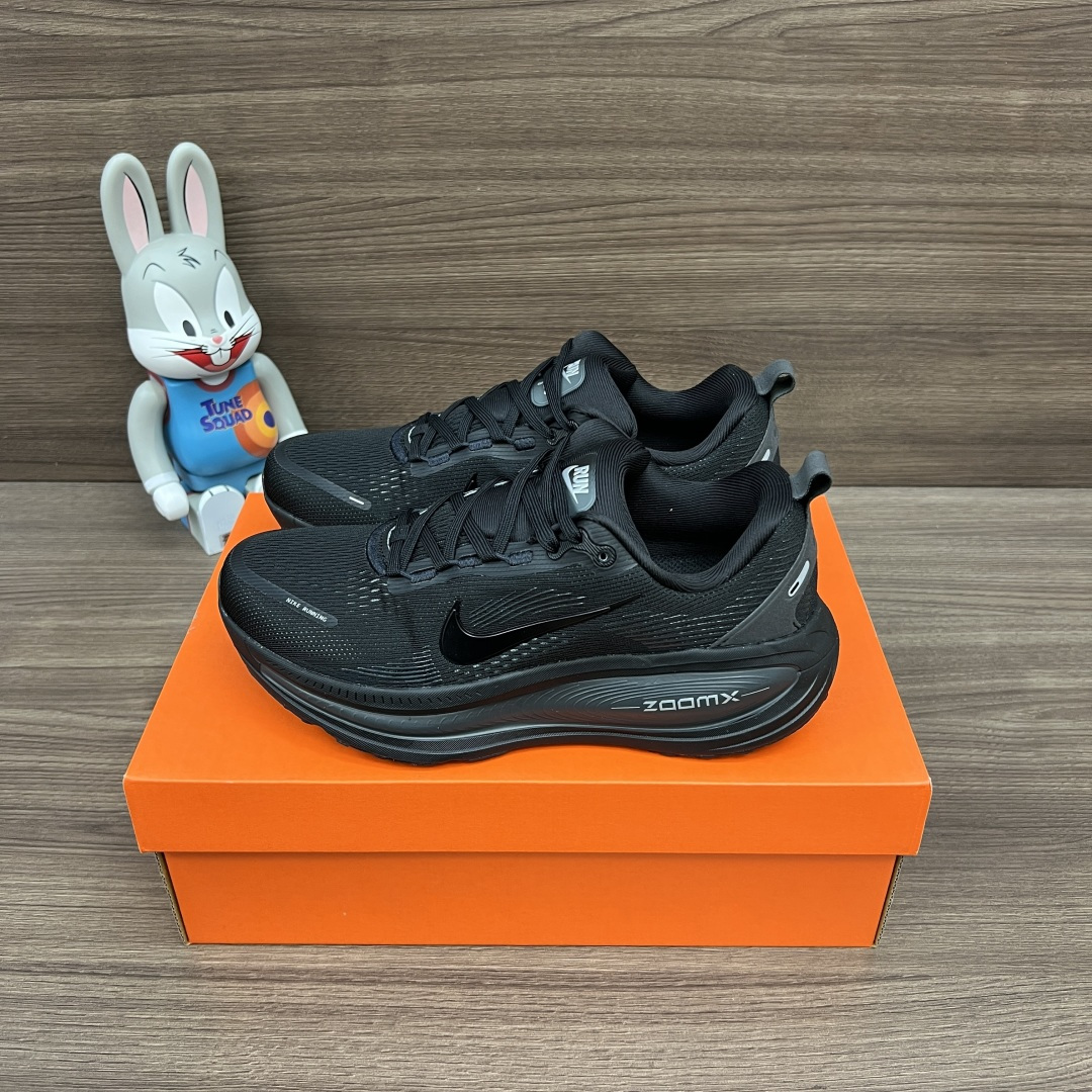 NO:415026,Top version Nike Vomero 18 Simple, comfortable, non-slip and wear-resistant, low-top casual running shoes, black, full set of dessert packaging, poison card, cotton socks, poison box. Size: 36-45 sizes!  (including half size), casual shoes/sports shoes, sneakers19860909顶级版本Nike Vomero 18 简约舒适防滑耐磨 低帮 休闲跑步鞋 黑色 全套得物包装毒卡 毒扣 棉袜 毒盒. 码数:36-45码！(含半码),休闲鞋/运动鞋,sneakers,Women's Shoes