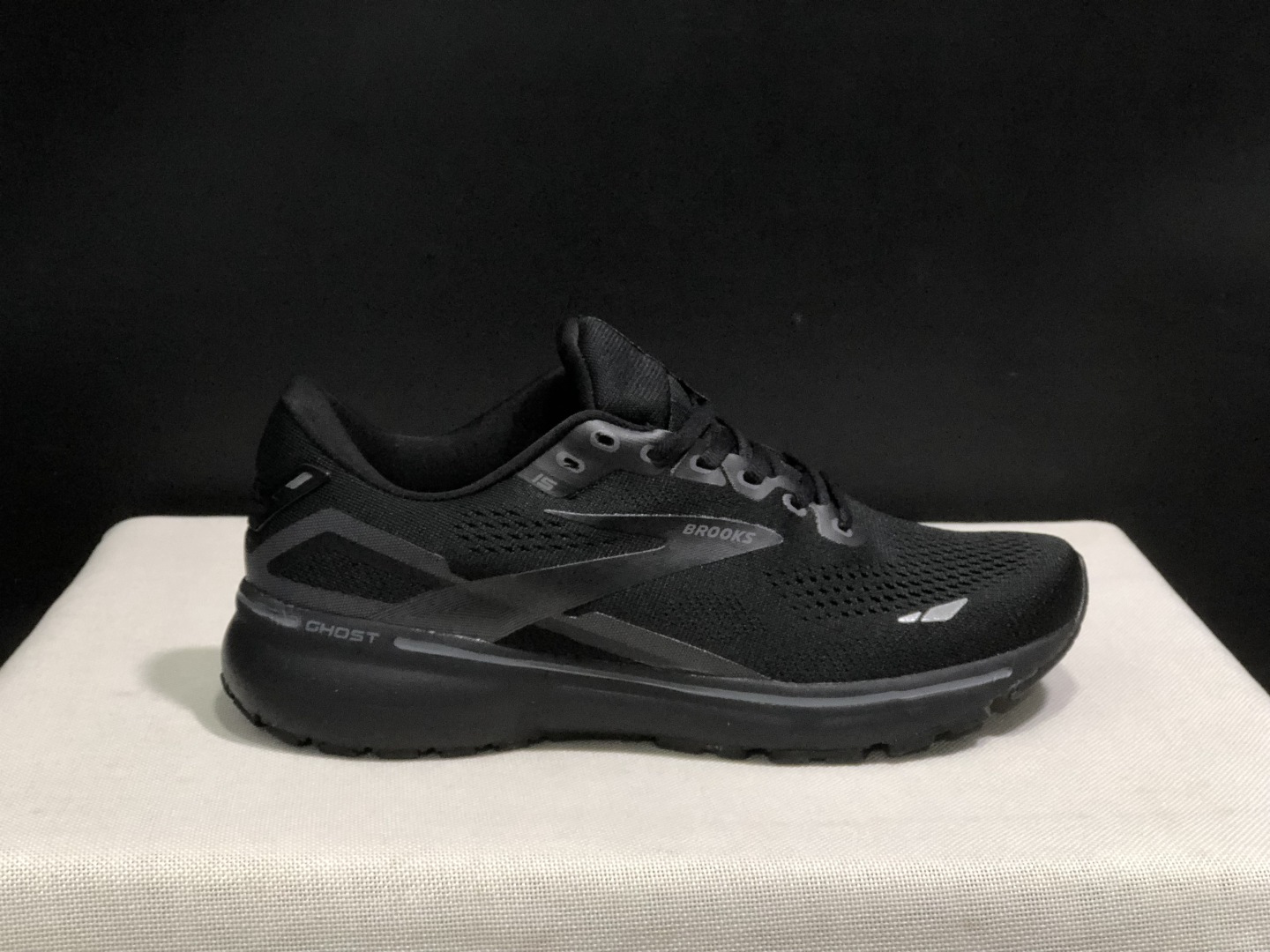 NO:415968,Top version Brooks Ghost 15 shock-absorbing and wear-resistant low-top running shoes for men and women. Size 36-46 (half-size) Code: 110393-025 Full set of degus packaging poison card poison buckle cotton socks poison box., casual shoes/sports shoes, sneakers19860909顶级版本Brooks布鲁克斯 Ghost 15 减震耐磨低帮跑步鞋男女同款 码数36-46码（有半码） 编码: 110393-025 全套得物包装毒卡 毒扣 棉袜 毒盒.,休闲鞋/运动鞋,sneakers,Women's Shoes