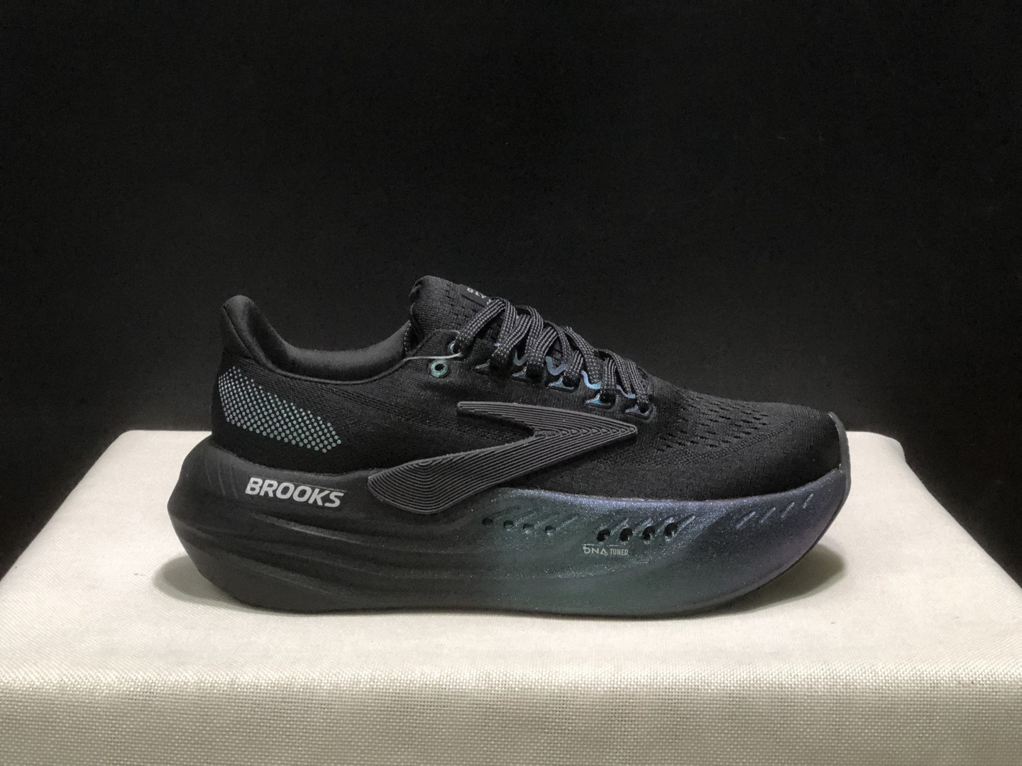 NO:577877,The top version of Brooks Glycerin Max shock-absorbing and wear-resistant low-top running shoes for men and women, size 36-48 (positive size), code: 110393-025, complete set of packaging, poison cards, poison buckles, cotton socks, poison boxes., casual shoes/sports shoes, sneakers19860909顶级版本Brooks布鲁克斯 Glycerin Max 减震耐磨低帮跑步鞋男女同款 码数36-48码（正码） 编码: 110393-025 全套得物包装毒卡 毒扣 棉袜 毒盒.,休闲鞋/运动鞋,sneakers,Women's Shoes