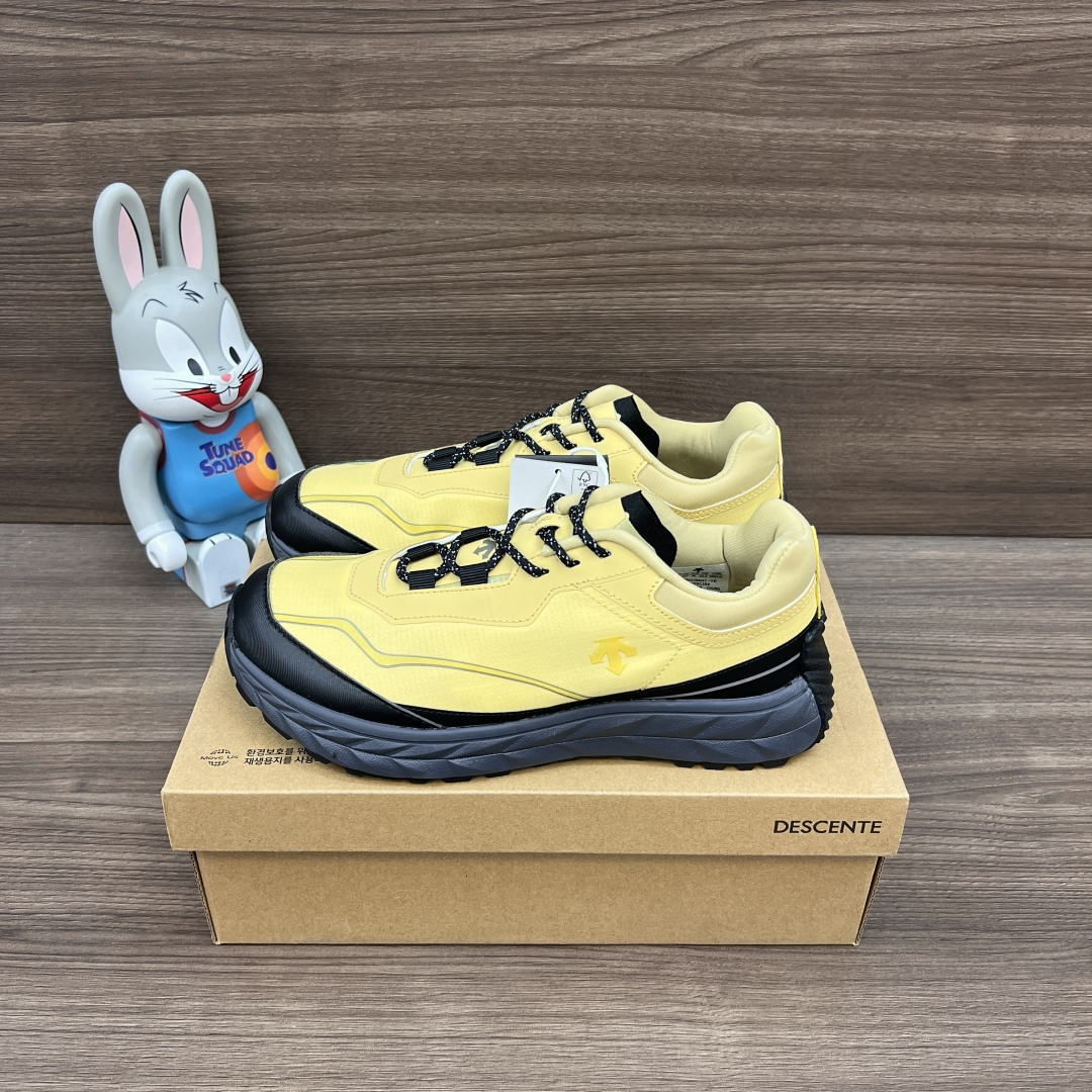 NO:577904,DESCENTE Terrain D is comfortable and versatile, non-slip and wear-resistant, low-cut lifestyle shoes. Packing: full set of accessories and reinforced gift box packaging. Size: 36-45, boots, boots19860909迪桑特DESCENTE Terrain D 舒适百搭 防滑耐磨 低帮 生活休闲鞋 包装:全套得物配件加固得物盒包装. 码数:36-45码,靴子,boots,Women's Shoes