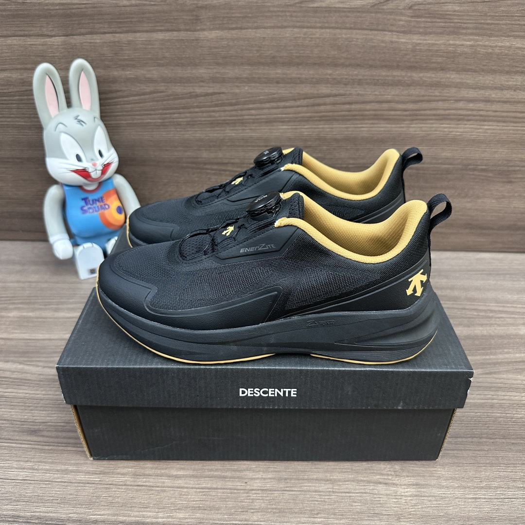 NO:577867,DESCENTE Enerzite, comfortable and versatile, wear-resistant and resilient fabric, low-cut running shoes, black. Packaging: full set of accessories and reinforced gift box packaging. Item No. D5231RRN08-BK Size: 36-45, boots, boots19860909迪桑特DESCENTE Enerzite 舒适百搭 织物耐磨回弹 低帮跑步鞋 黑色 包装:全套得物配件加固得物盒包装. 货号D5231RRN08-BK 码数:36-45码,靴子,boots,Women's Shoes