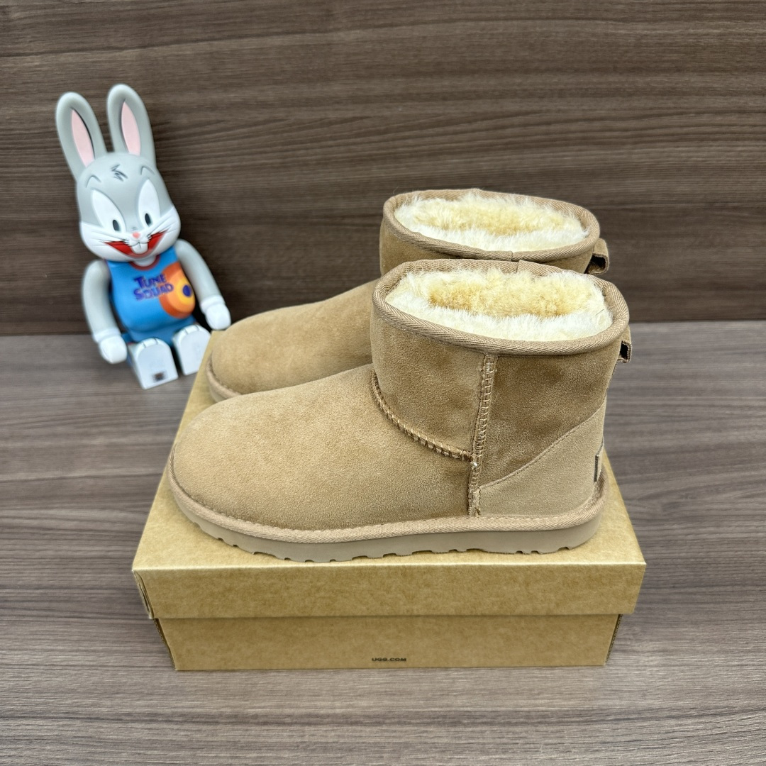 NO:614053,Top high-top UGG CLASSIC ULTRA MINI sheepskin, warm and non-slip, versatile and casual, ankle-length snow boots, women's maroon, uppers and feet are all made of genuine leather and wool, rubber foam outsole, item number 1002072-CHE, code number 35-40, snow boots, boots, sheepskin19860909顶级高帮UGG CLASSIC ULTRA MINI 羊皮 保暖防滑 百搭休闲 及踝 雪地靴 女款 栗色 鞋面垫脚均采用真皮羊毛一体,大底橡胶发泡大底 货号1002072-CHE 码数35—40,雪地靴,boots,sheepskin,Women's Shoes