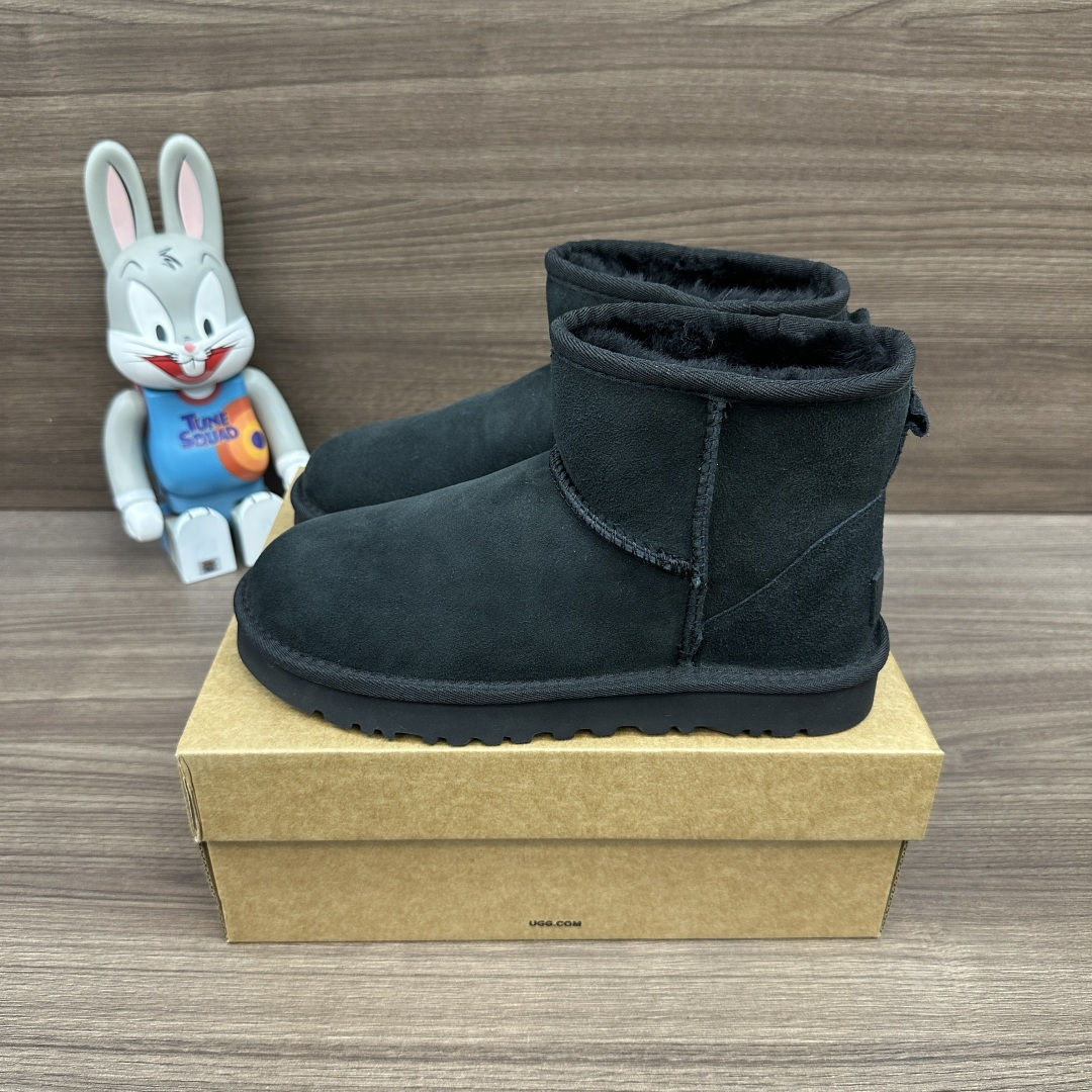 NO:614057,Top high-top UGG CLASSIC ULTRA MINI sheepskin, warm and non-slip, versatile and casual, ankle-length snow boots, women's black, uppers and feet are all made of genuine leather and wool, rubber foam outsole, item number 1002072-BLK, code number 35-40, snow boots, boots, sheepskin19860909顶级高帮UGG CLASSIC ULTRA MINI 羊皮 保暖防滑 百搭休闲 及踝 雪地靴 女款 黑色 鞋面垫脚均采用真皮羊毛一体,大底橡胶发泡大底 货号1002072-BLK 码数35—40,雪地靴,boots,sheepskin,Women's Shoes