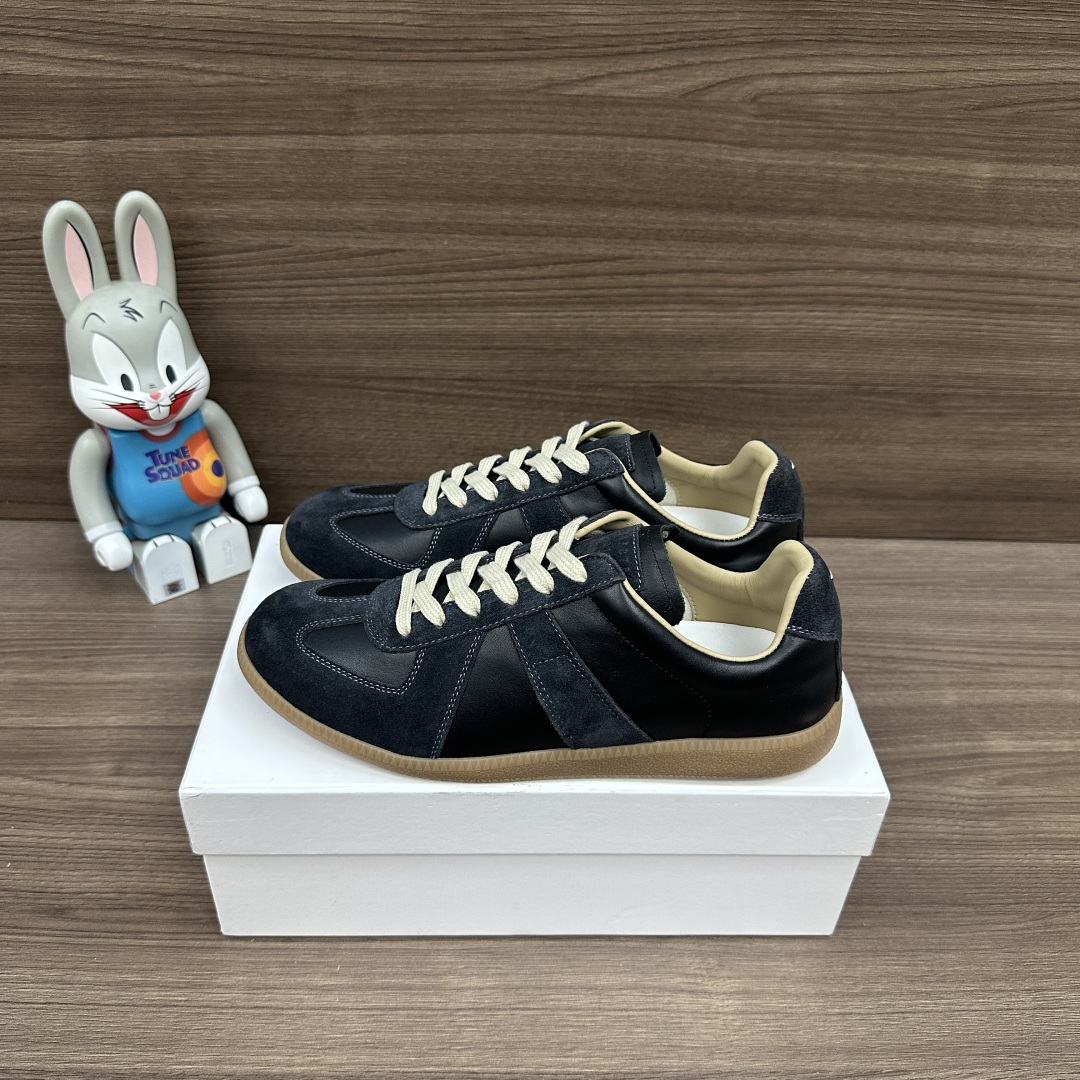 NO:629168,The top version Maison Margiela Replica cowhide logo lace-up moral training shoes low-cut sneakers same style for couples. The upper is made of imported cowhide stitching Niujing outsole and wear-resistant rubber outsole!  At the same time, the original thin, flexible flat-bottom design is retained. Packaging: A full set of accessories reinforced aircraft box packaging!  Size: Women's 35-40, Men's 40-44 (45-48 customized, non-refundable), casual shoes/sports shoes, masion margiela, sneakers, cowhide19860909顶级版本Maison Margiela梅森马吉拉 Replica 牛皮 徽标系带 德训鞋 低帮 板鞋 情侣同款 鞋面采用进口牛皮拼接牛京 大底耐磨橡胶大底！同时保留了原本轻薄、灵活的平底设计. 包装:全套配件加固飞机盒包装！ 码数:女35-40码  男40-44码（45-48定做不退换）,休闲鞋/运动鞋,masion margiela,sneakers,cowhide,Women's Shoes