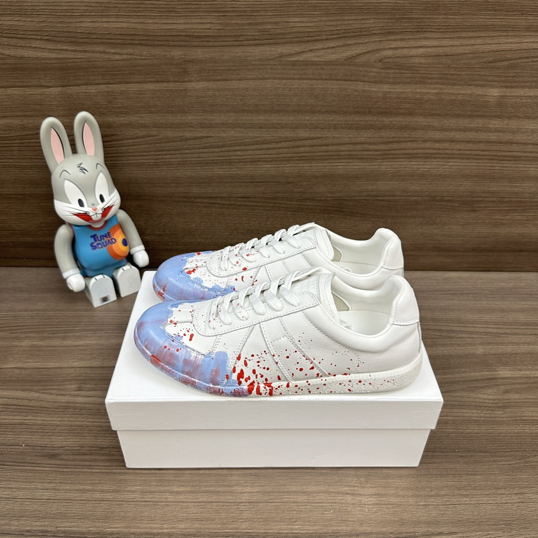 NO:629202,Top version Maison Margiela Replica cowhide logo lace-up moral training shoes splashed ink low-cut sneakers same style for couples The upper is made of imported cowhide stitched with Niu Jing and artificial splashed ink!  Outsole Wear-resistant rubber outsole!  At the same time, the original thin, flexible flat-bottom design is retained. Packaging: A full set of accessories reinforced aircraft box packaging!  Size: Women's 35-40, Men's 40-44 (45-48 customized, non-refundable), casual shoes/sports shoes, masion margiela, sneakers, cowhide19860909顶级版本Maison Margiela梅森马吉拉 Replica 牛皮 徽标系带 德训鞋 泼墨 低帮 板鞋 情侣同款 鞋面采用进口牛皮拼接牛京 采用人工泼墨！ 大底耐磨橡胶大底！同时保留了原本轻薄、灵活的平底设计. 包装:全套配件加固飞机盒包装！ 码数:女35-40码  男40-44码（45-48定做不退换）,休闲鞋/运动鞋,masion margiela,sneakers,cowhide,Women's Shoes