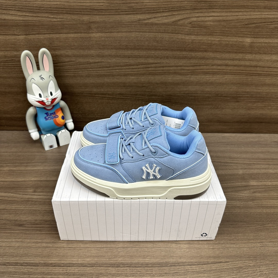 NO:723418,Top MLB New York Yankees Fashionable and retro Comfortable and versatile Low-cut sneakers Unisex Blue Suede upper Outsole Increased thick sole Wear-resistant and non-slip Coding: 3ASXN-50BLS Full set of gift cards, poison buckles, cotton socks, poison box. Size 35-45, casual shoes/sports shoes, sneakers, chamois leather19860909顶级MLB 纽约洋基队 时尚潮流复古 舒适百搭 低帮 板鞋 男女同款 蓝色 鞋面采用麂皮 大底增高厚底 耐磨防滑 编码: 3ASXN-50BLS 全套得物包装毒卡 毒扣 棉袜 毒盒. 码数35-45码,休闲鞋/运动鞋,sneakers,chamois leather,Women's Shoes
