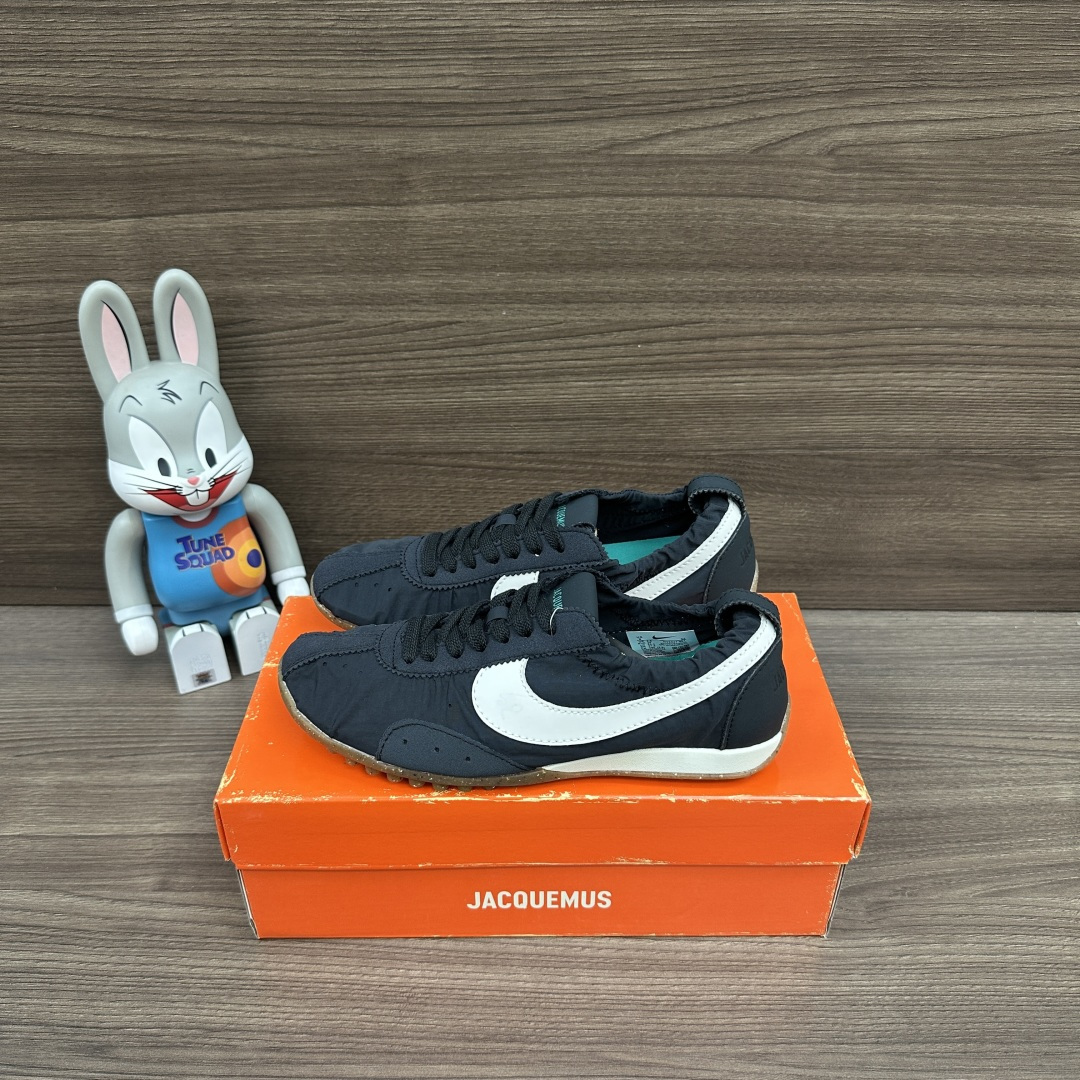 NO:706656,Top-notch Nike Moon Shoe x Jacquemus, comfortable and versatile, non-slip and wear-resistant, low-cut lifestyle shoes for women, off-white, material upper is fabric spliced ​​with suede, and the outsole is made of rubber spliced ​​with raw rubber!  Packaged with a complete set of DeWu accessories plus DeWu packaging!  Size 35.5-45 (full size-including half size), casual shoes/sports shoes, sneakers19860909顶级Nike Moon Shoe x Jacquemus 舒适百搭 防滑耐磨 低帮 生活休闲鞋 女款 米白色 材质鞋面采用织物拼接反毛皮 大底采用 橡胶拼接生胶！ 包装全套得物配件加得物包装！ 码数35.5-45（正码—含半码）,休闲鞋/运动鞋,sneakers,Women's Shoes