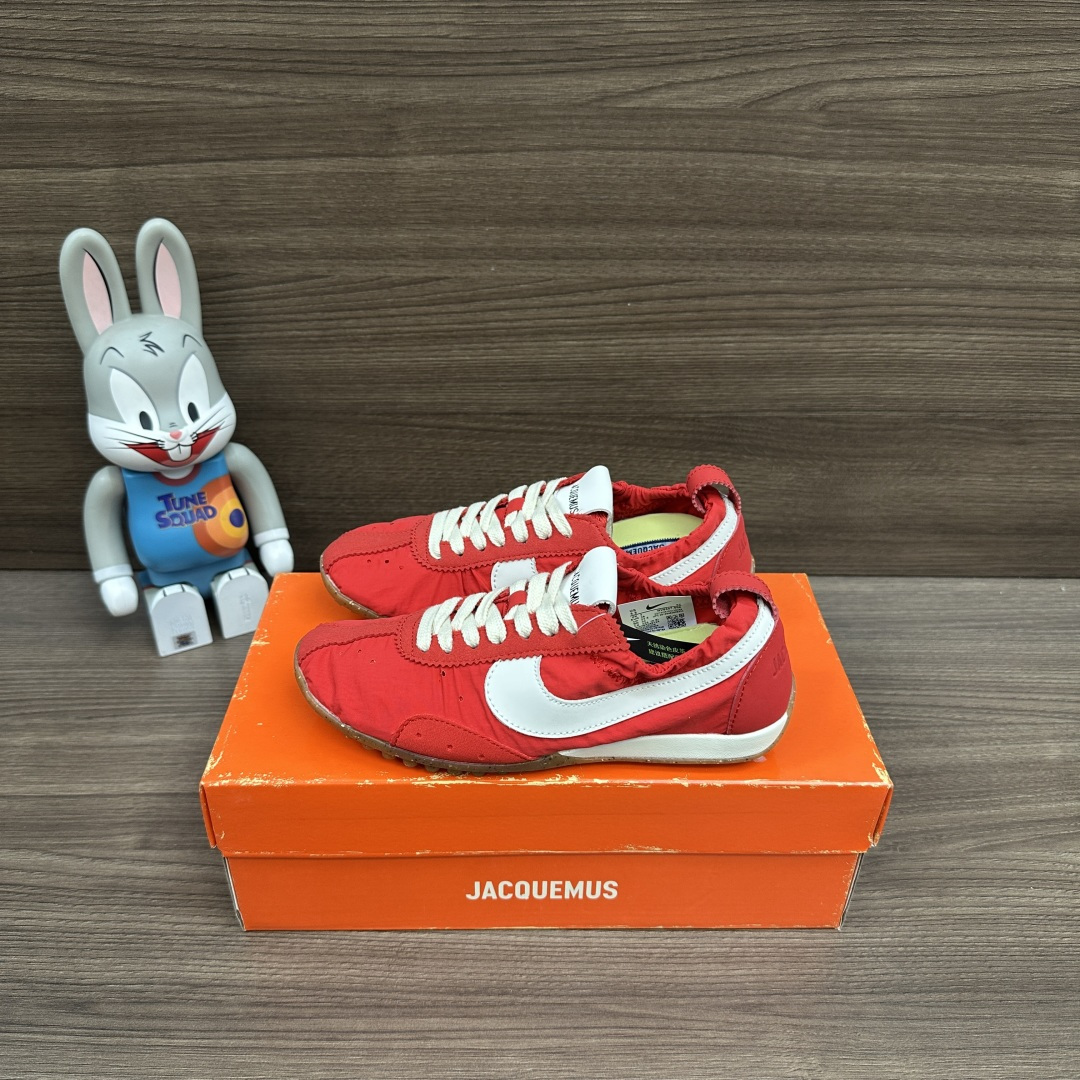 NO:706660,Top-notch Nike Moon Shoe x Jacquemus, comfortable and versatile, non-slip and wear-resistant, low-cut lifestyle shoes for women, off-white, material upper is fabric spliced ​​with suede, and the outsole is made of rubber spliced ​​with raw rubber!  Packaged with a complete set of DeWu accessories plus DeWu packaging!  Size 35.5-45 (full size-including half size), casual shoes/sports shoes, sneakers19860909顶级Nike Moon Shoe x Jacquemus 舒适百搭 防滑耐磨 低帮 生活休闲鞋 女款 米白色 材质鞋面采用织物拼接反毛皮 大底采用 橡胶拼接生胶！ 包装全套得物配件加得物包装！ 码数35.5-45（正码—含半码）,休闲鞋/运动鞋,sneakers,Women's Shoes