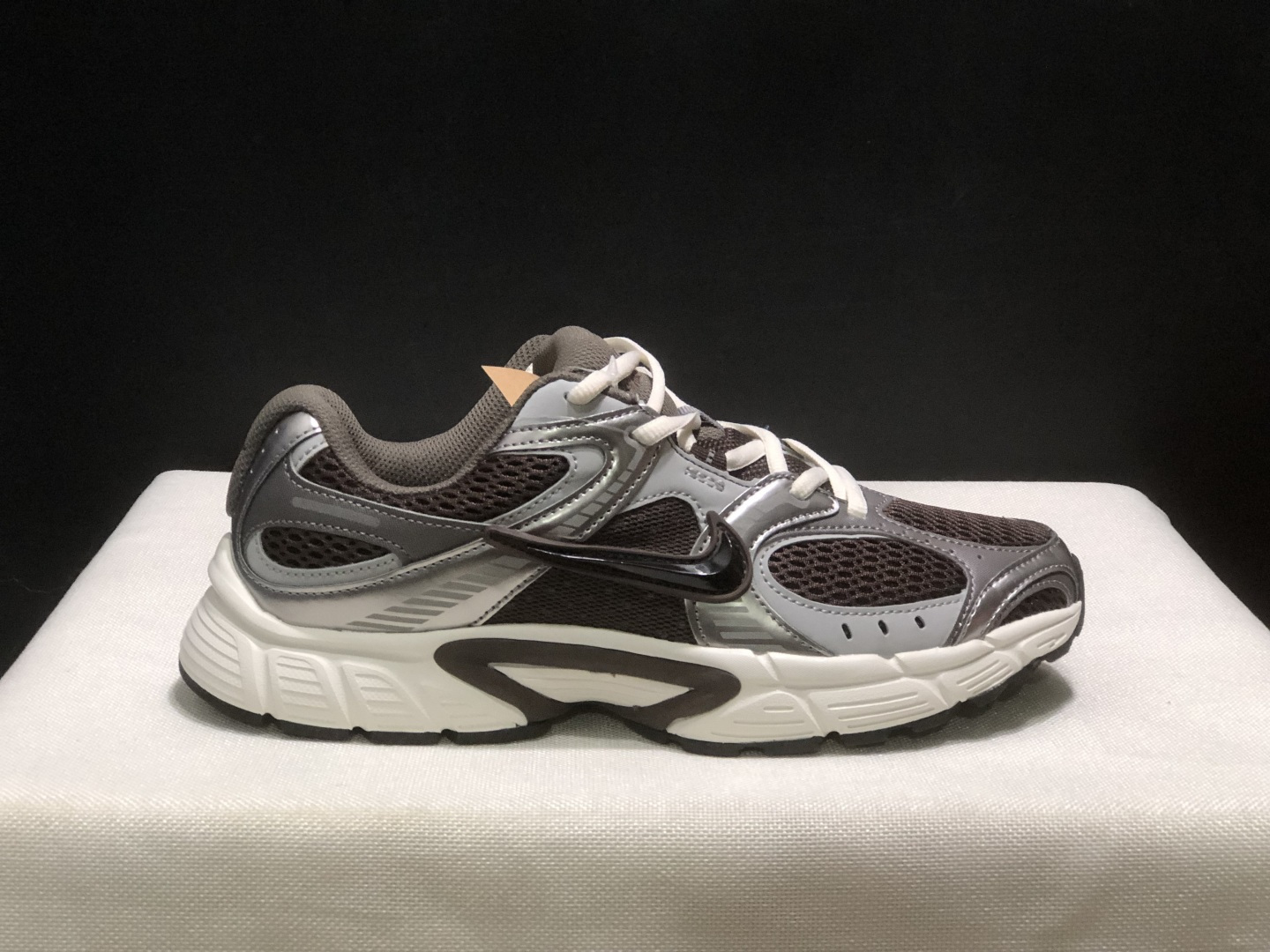 NO:706666,Nike V5 RNR Classic versatile support casual training running shoes Couple size 36-45 (positive size) Coding: HJ5228-004 Complete set of packaging poison cards, poison buckles, cotton socks, poison boxes., casual shoes/sports shoes, sneakers19860909Nike V5 RNR 经典百搭支撑 休闲训练跑步鞋 情侣款 码数36-45码（正码） 编码: HJ5228-004 全套得物包装毒卡 毒扣 棉袜 毒盒.,休闲鞋/运动鞋,sneakers,Women's Shoes