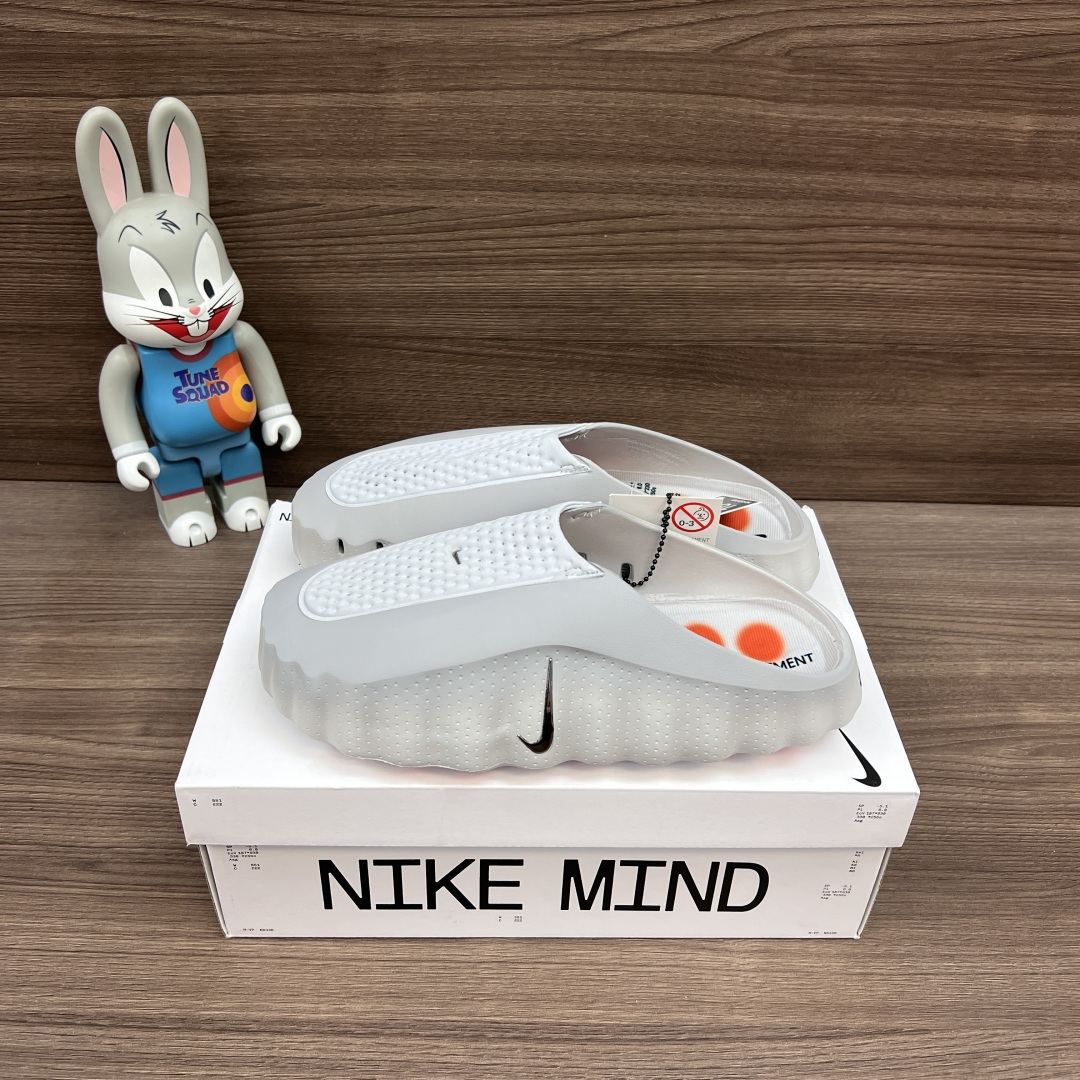 NO:789262,Nike Mind 001 thick-soled cap-toe shoes for men and women, gray ●22 orange sensor nodes, giving you a foot massage feeling when walking ●Toe-cap design + breathable mesh, comfortable and breathable, extremely versatile and full of coolness ●The wavy pattern on the sole has super stable grip, a real good news for lazy people!  The size is 36-47.5 (positive size), the packaging is complete, and the packaging accessories are complete!  , half drag19860909Nike Mind 001 厚底包头鞋 男女款 灰色 ●22 个橙色感应节点,走路自带足底按摩感 ●包头设计 + 透气网面 舒适透气 巨百搭 酷感拉满 ●鞋底波浪纹抓地力超稳,懒人福音实锤！ 码数36-47.5（正码） 包装全套得物包装配件配齐！,半拖,Women's Shoes