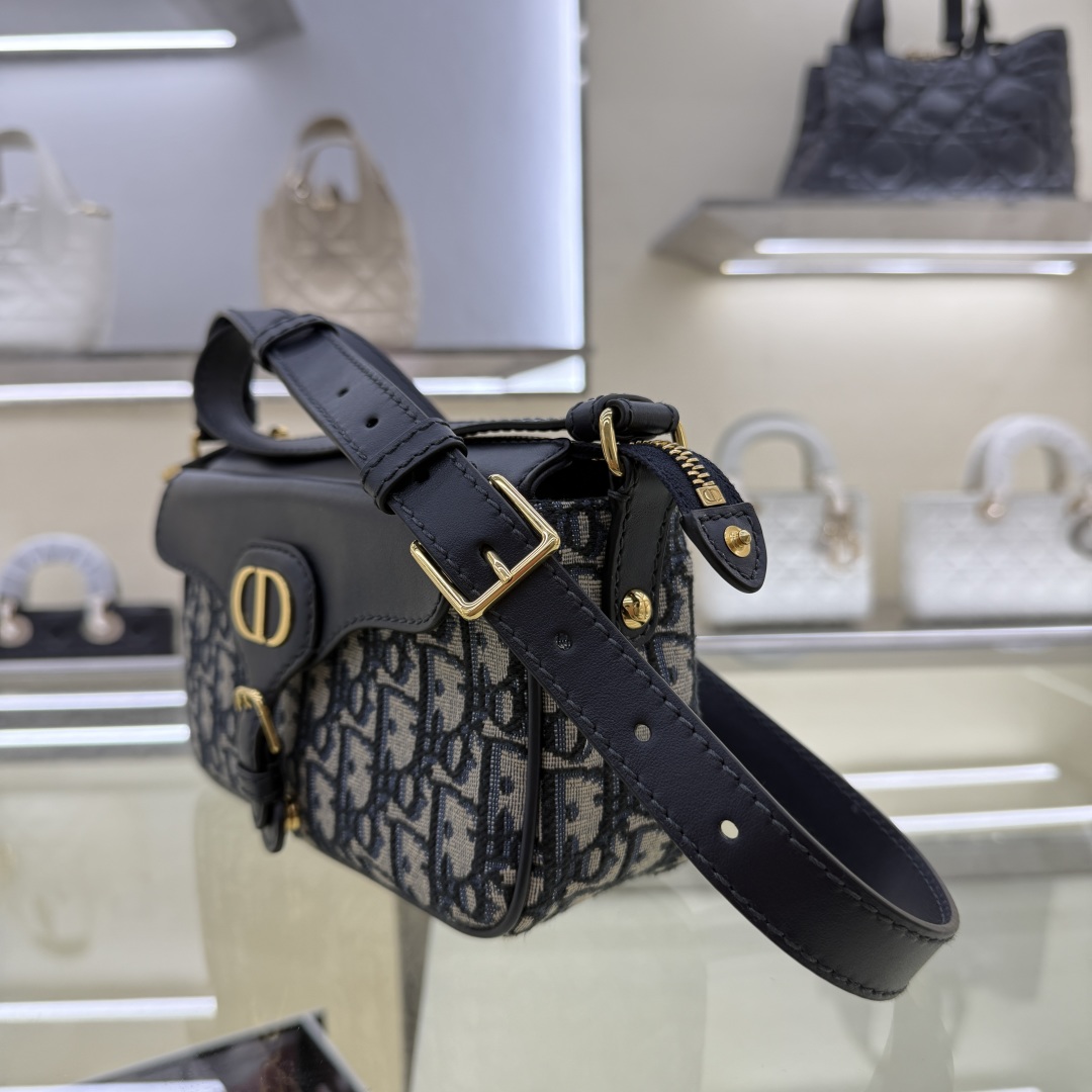 Dior 30 Montaigne Pocket Bag, Blue Dior Oblique Embroidery, Compact & Chic 2 cmp windows1750521929162 100499133 1211198534