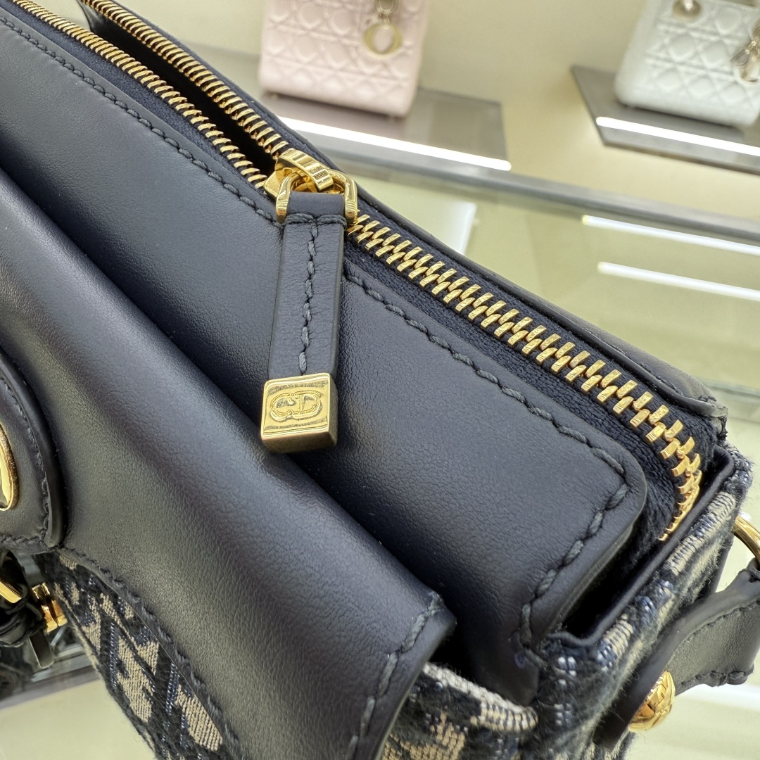 Dior 30 Montaigne Pocket Bag, Blue Dior Oblique Embroidery, Compact & Chic 7 cmp windows1750521970645 726992745 972635500