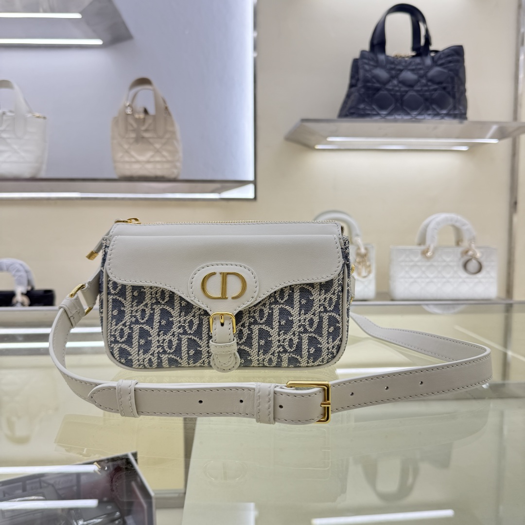 Dior 30 Montaigne Pocket Bag Oblique Jacquard Leather Adjustable Strap 3 cmp windows1750709147942 11442437621413700651