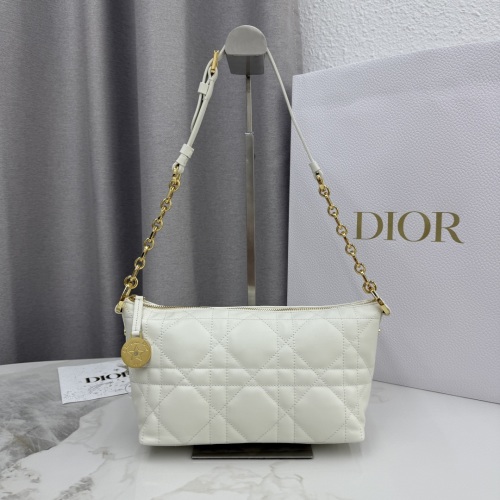 Diorrstar Hobo Chain Bag White Sheepskin, 28.5 x 14.5 x 10 cm 1 Diorrstar Hobo Chain Bag White Sheepskin, 28.5 x 14.5 x 10 cm