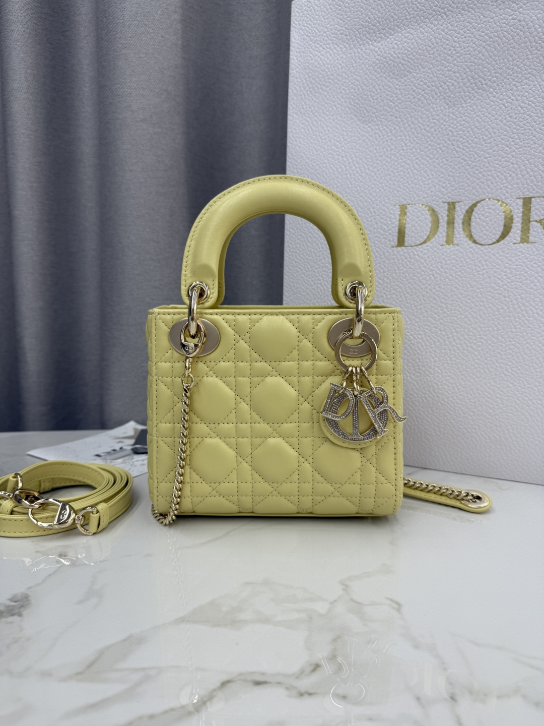 Bolso Princess Diana de tres paneles con hebilla de diamantes y piel de oveja amarilla tipo pollito-No.: M0505 Dimensio…