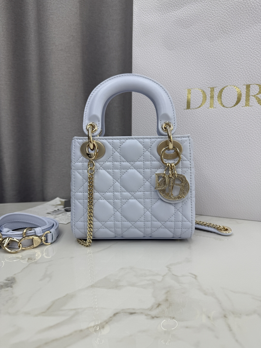 Tres rejillas azul glaciar - Bolso Princesa Diana con hebilla de diamante de piel de oveja - No.: M0505 Dimensiones: 17…