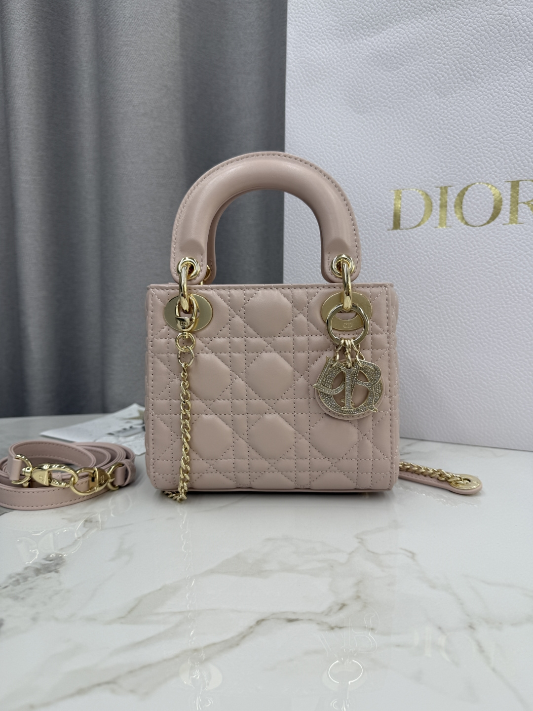 Three Grid Rouge - Bolso Princesa Diana con hebilla de diamante de piel de oveja - No.: M0505 Dimensiones: 17 x 15 x 7 …