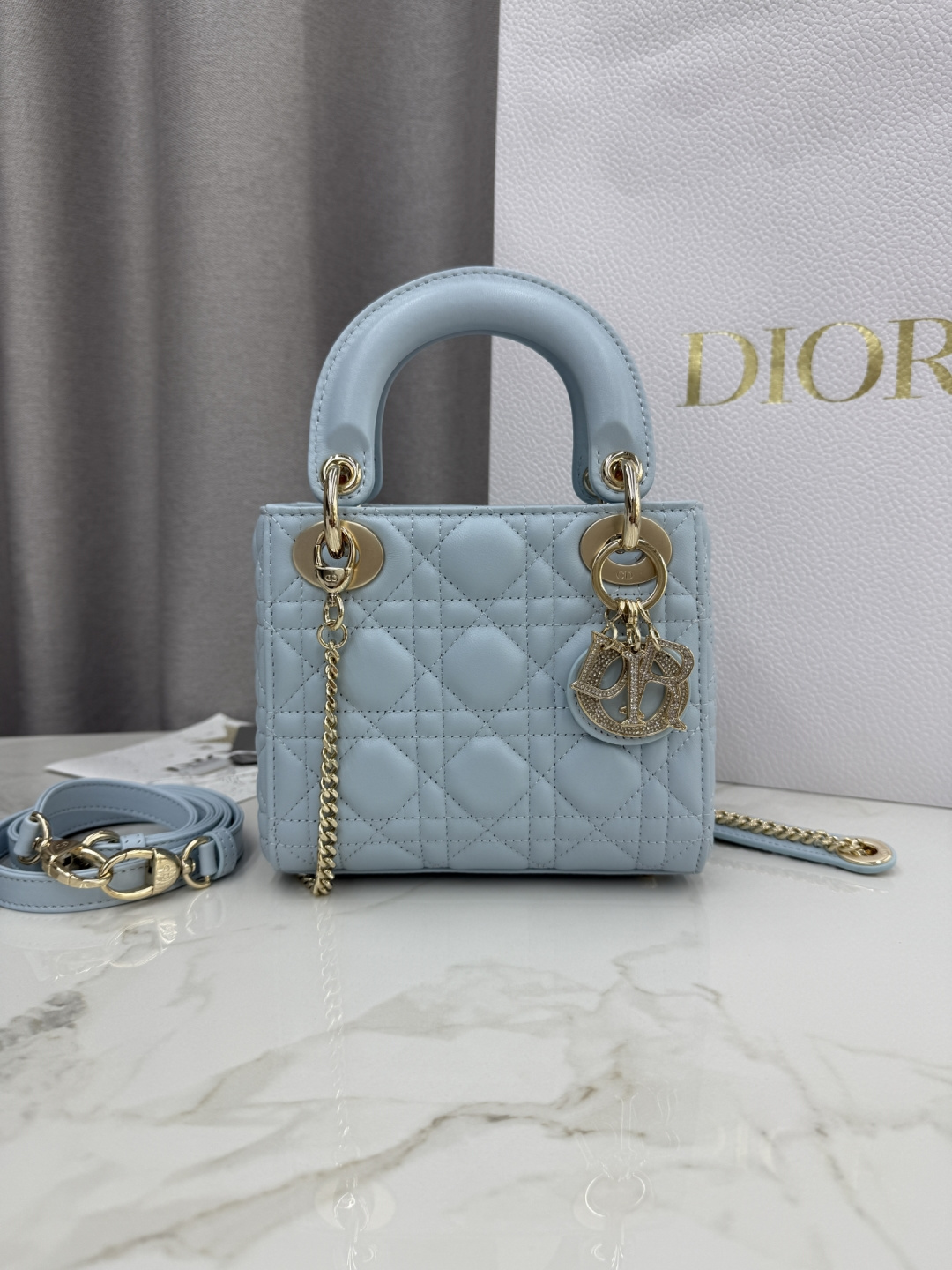 Tres compartimentos espacio azul-hebilla de diamante de piel de oveja Bolso Princesa Diana-No.: M0505 Dimensiones: 17 x…