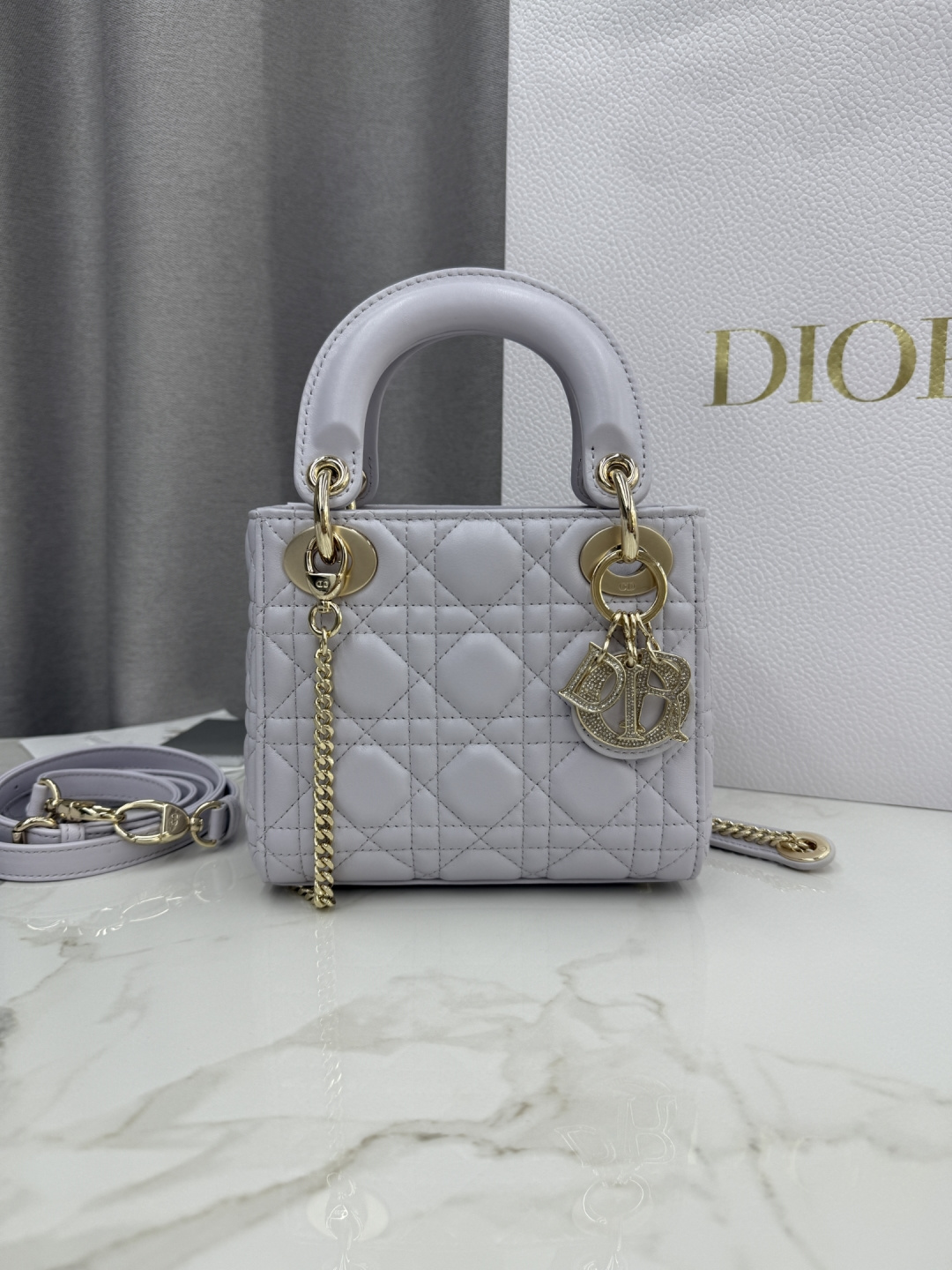 Bolso Princesa Diana con hebilla de diamantes de piel de oveja violeta fantasía de tres paneles-No.: M0505 Dimensiones:…