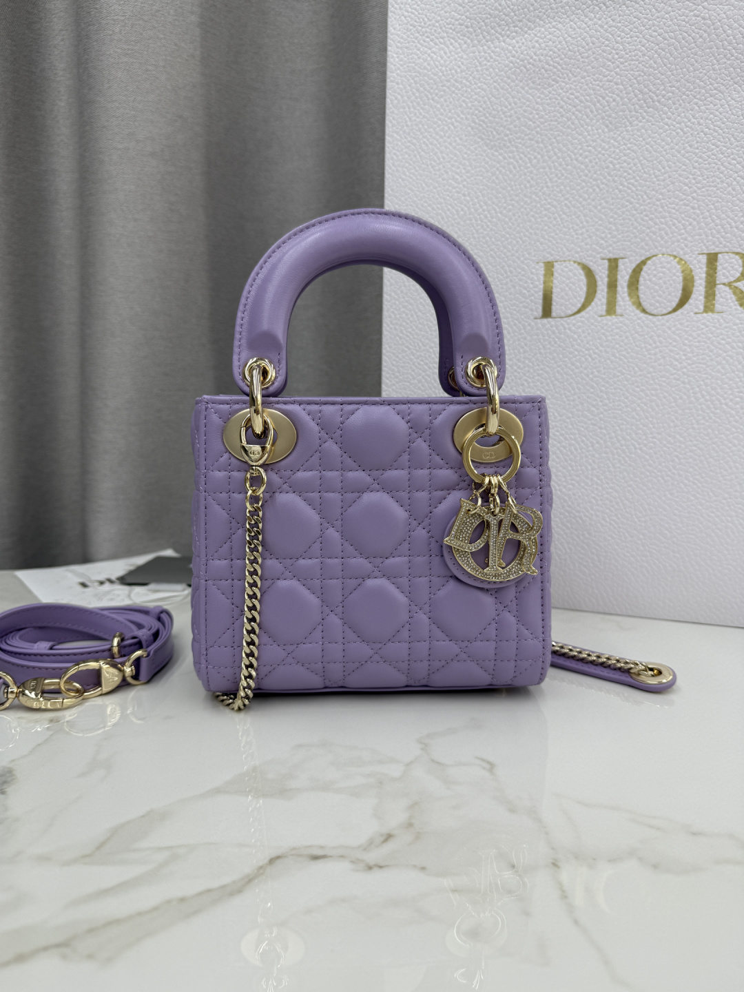 Three Grid Purple - Bolso Princesa Diana de piel de oveja con hebilla de diamante - No.: M0505 Dimensiones: 17 x 15 x 7…