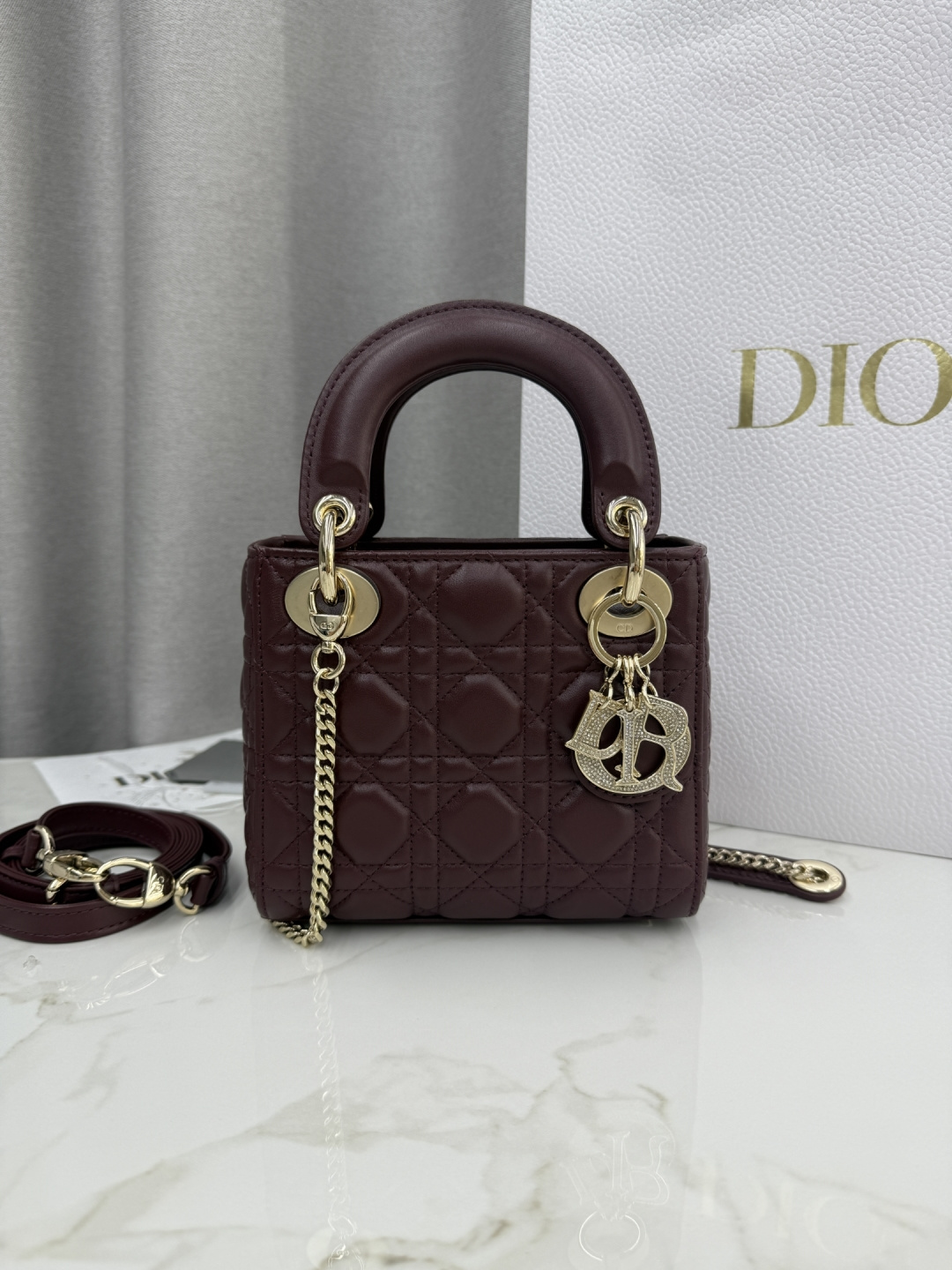 Bolso Princesa Diana tres compartimentos burdeos - piel de oveja con hebilla de diamantes - No.: M0505 Dimensiones: 17 …