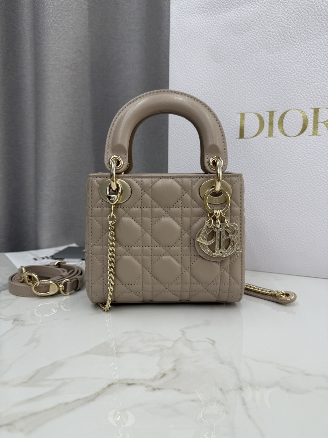 Three Grid Rouge Rice-Sheepskin Diamond Buckle Princess Diana Bag-No.: M0505 Dimensiones: 17 x 15 x 7 cm (Largo x Alto …