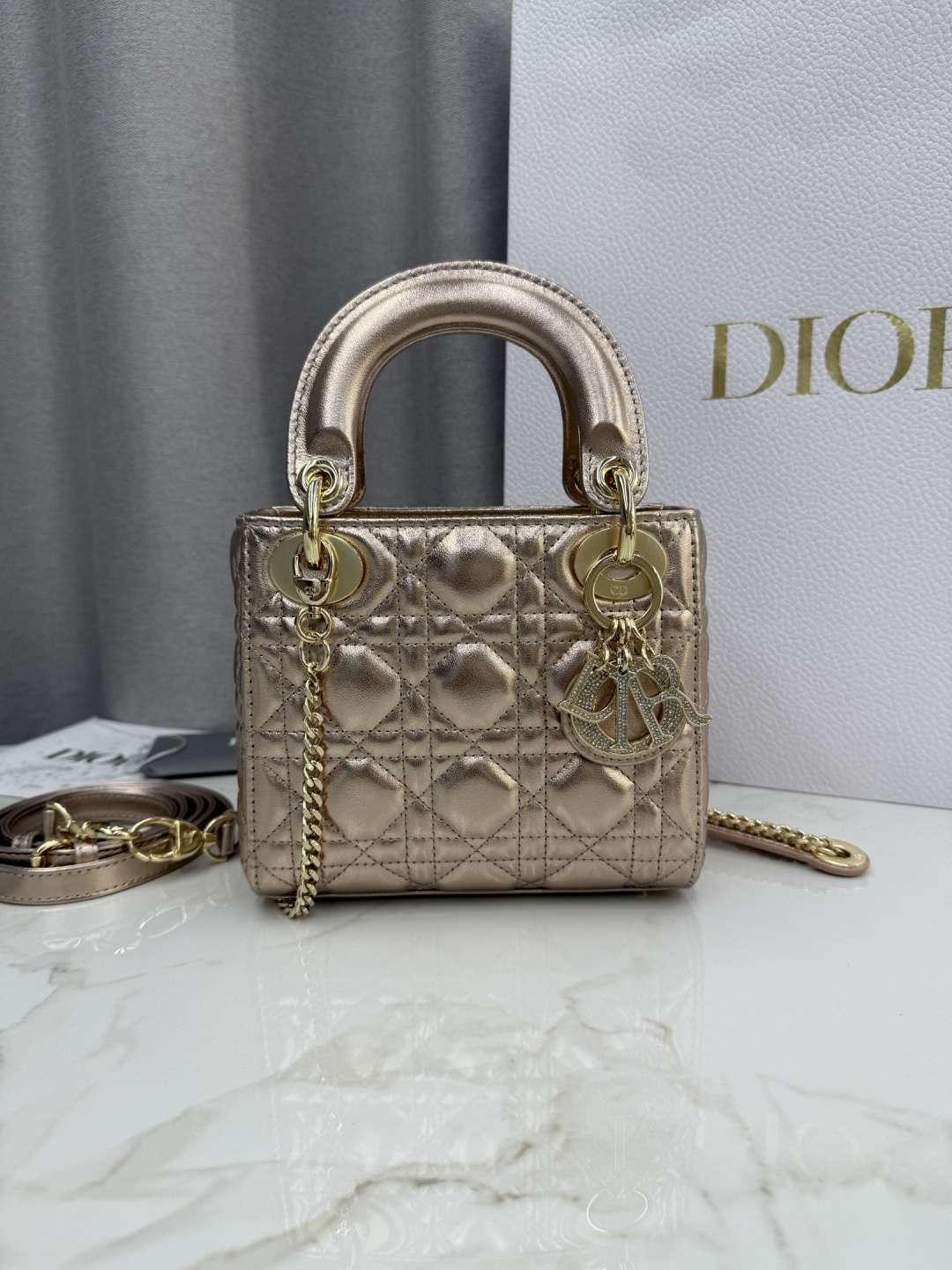 Tres compartimentos Champagne Rose - Bolso Princesa Diana con hebilla de piel de oveja con diamantes - No.: M0505 Dimen…