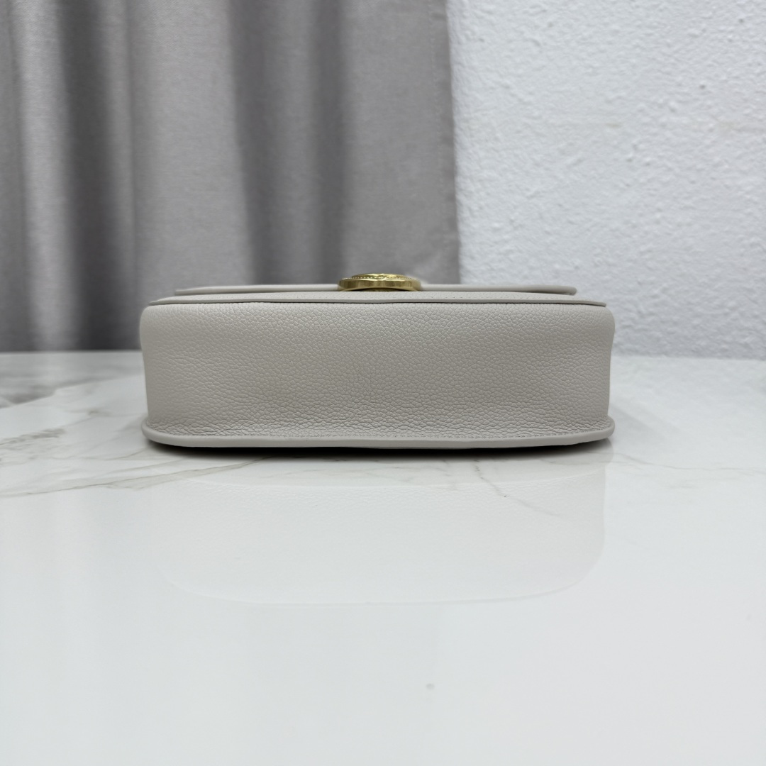 Dior Médaillon bag 6