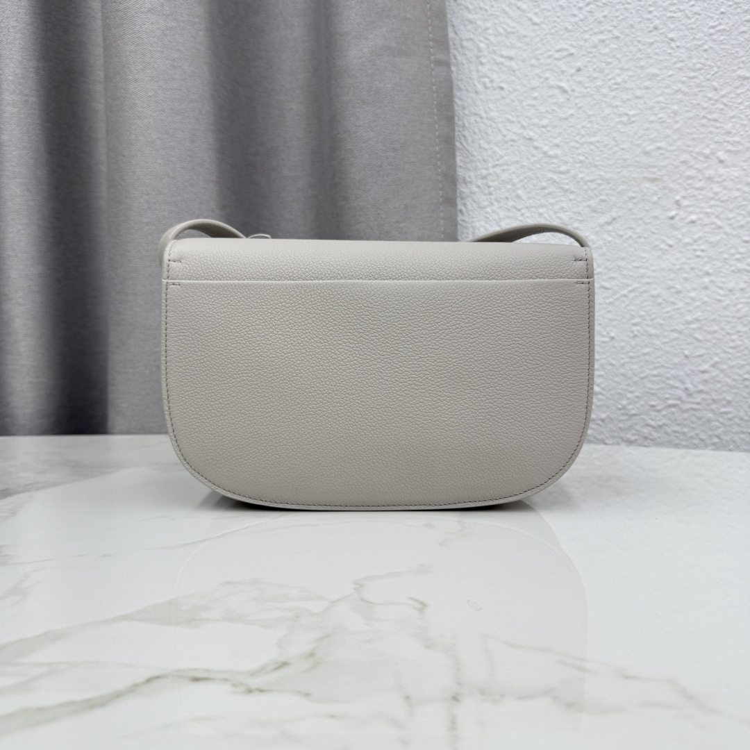 Dior Médaillon bag 5
