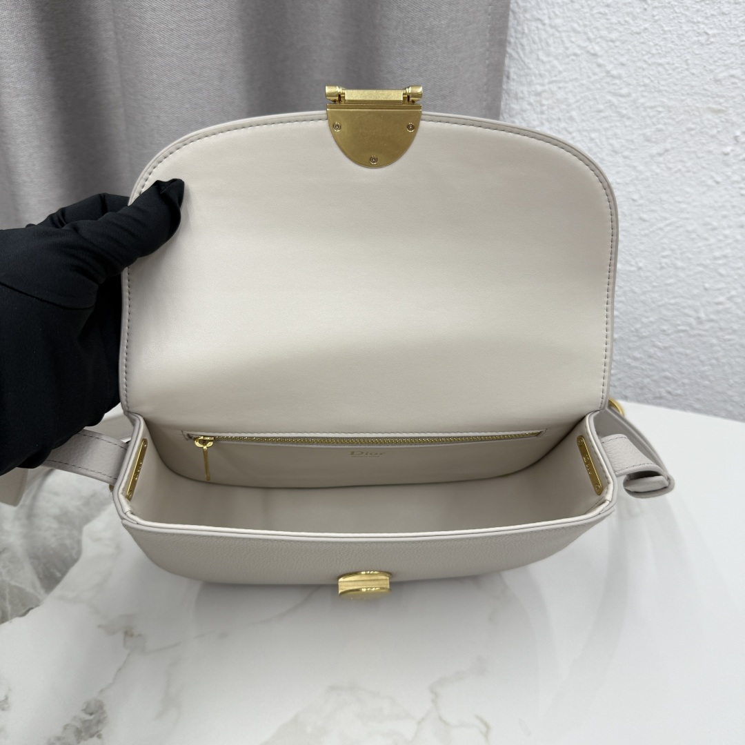 Dior Médaillon bag 8