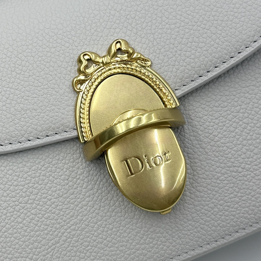 Dior Médaillon 翻盖包-岩石灰色 4