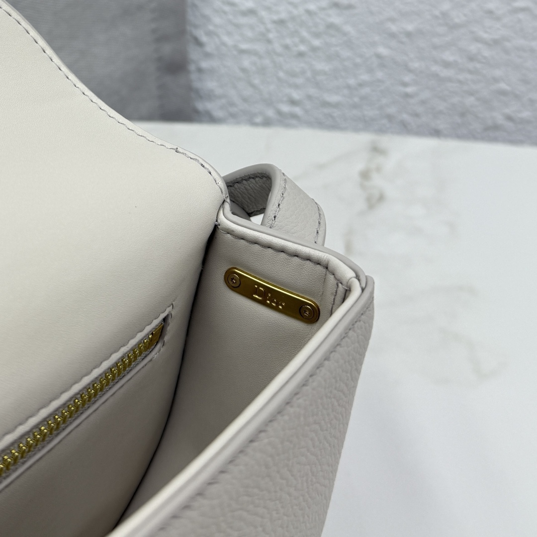 Dior Médaillon 翻盖包-岩石灰色 7